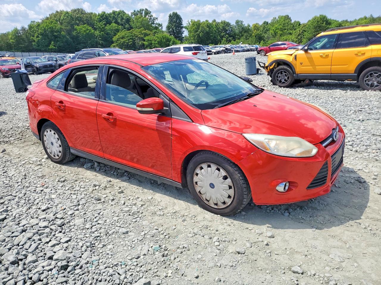 2014 Ford Focus Se Красный vin: 1FADP3F26EL351496