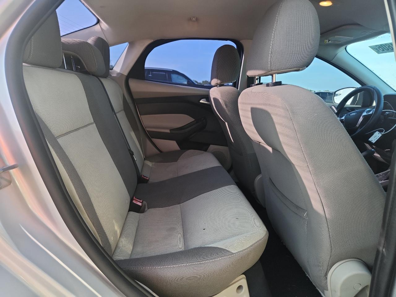 2014 Ford Focus Se Серебряный vin: 1FADP3F26EL362997