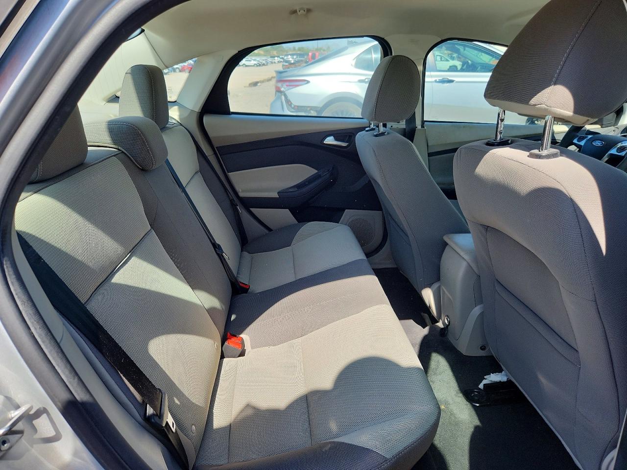 2014 Ford Focus Se Silver vin: 1FADP3F26EL375197