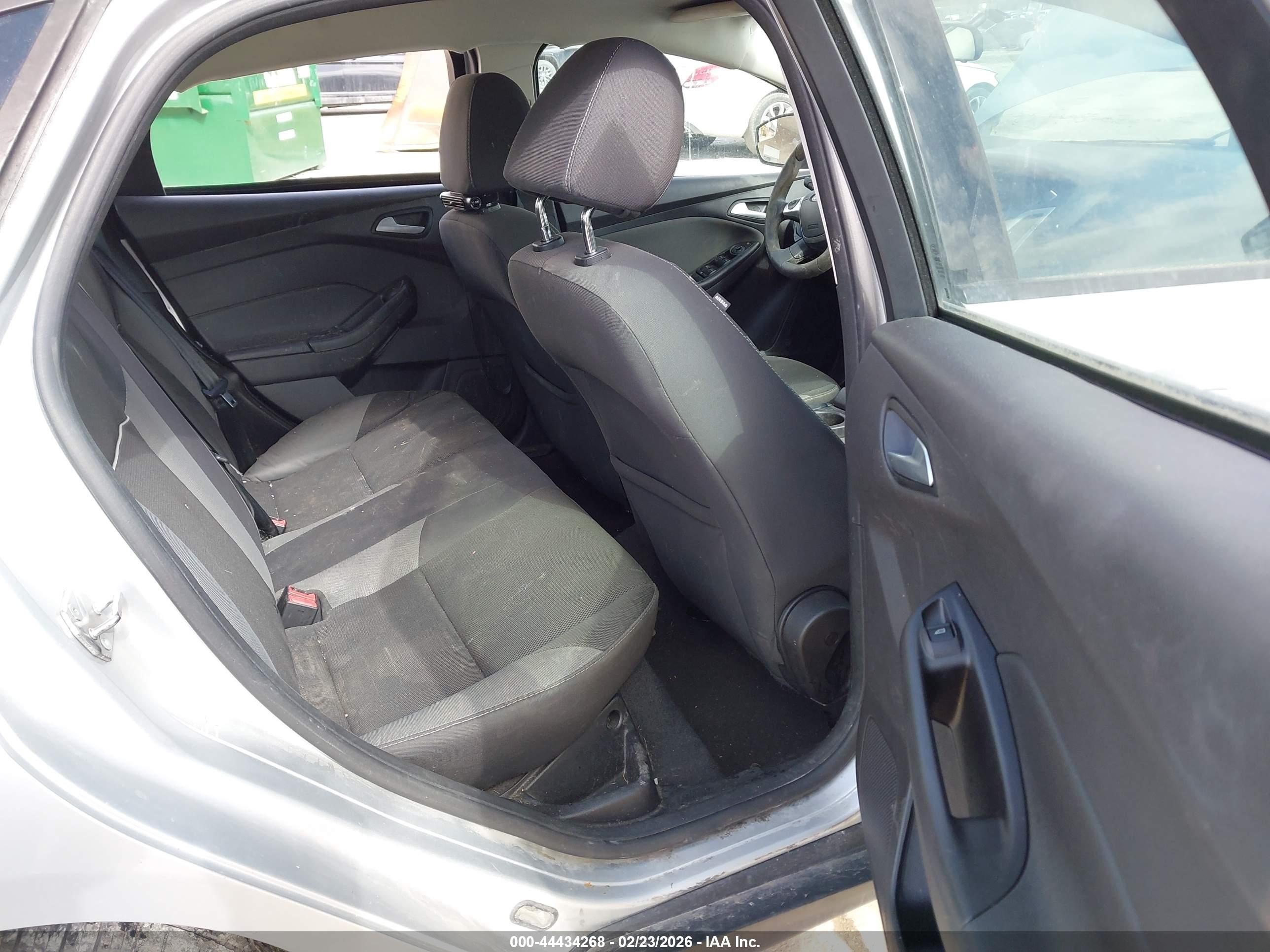 2014 Ford Focus Se Silver vin: 1FADP3F26EL414709