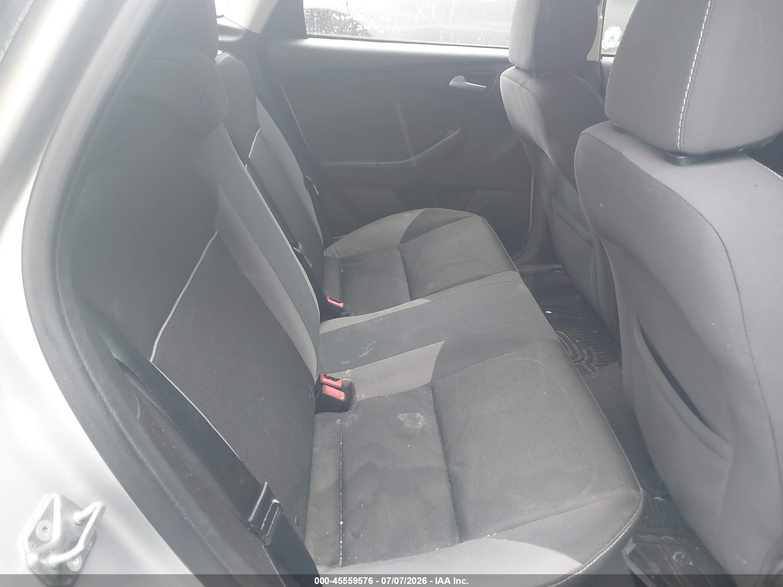 2014 Ford Focus Se Silver vin: 1FADP3F26EL424365