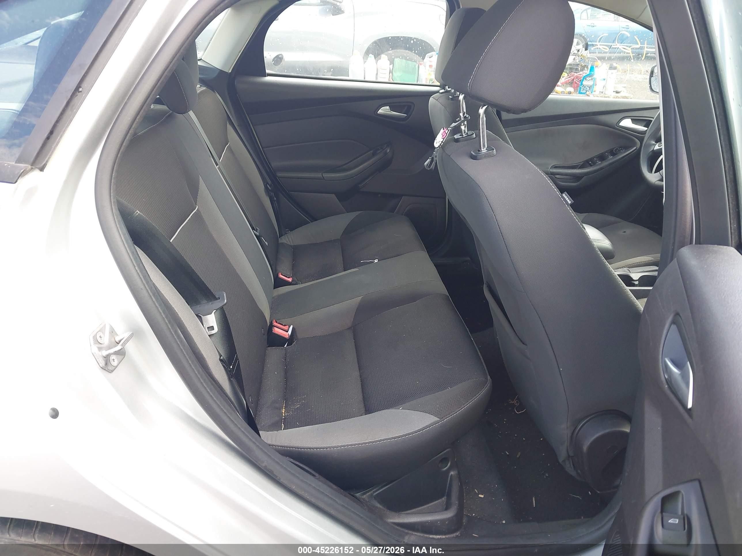 2014 Ford Focus Se Silver vin: 1FADP3F26EL429727