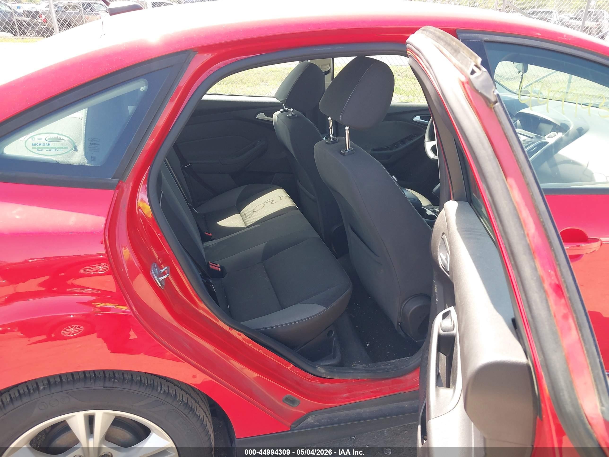 2014 Ford Focus Se Red vin: 1FADP3F26EL448245