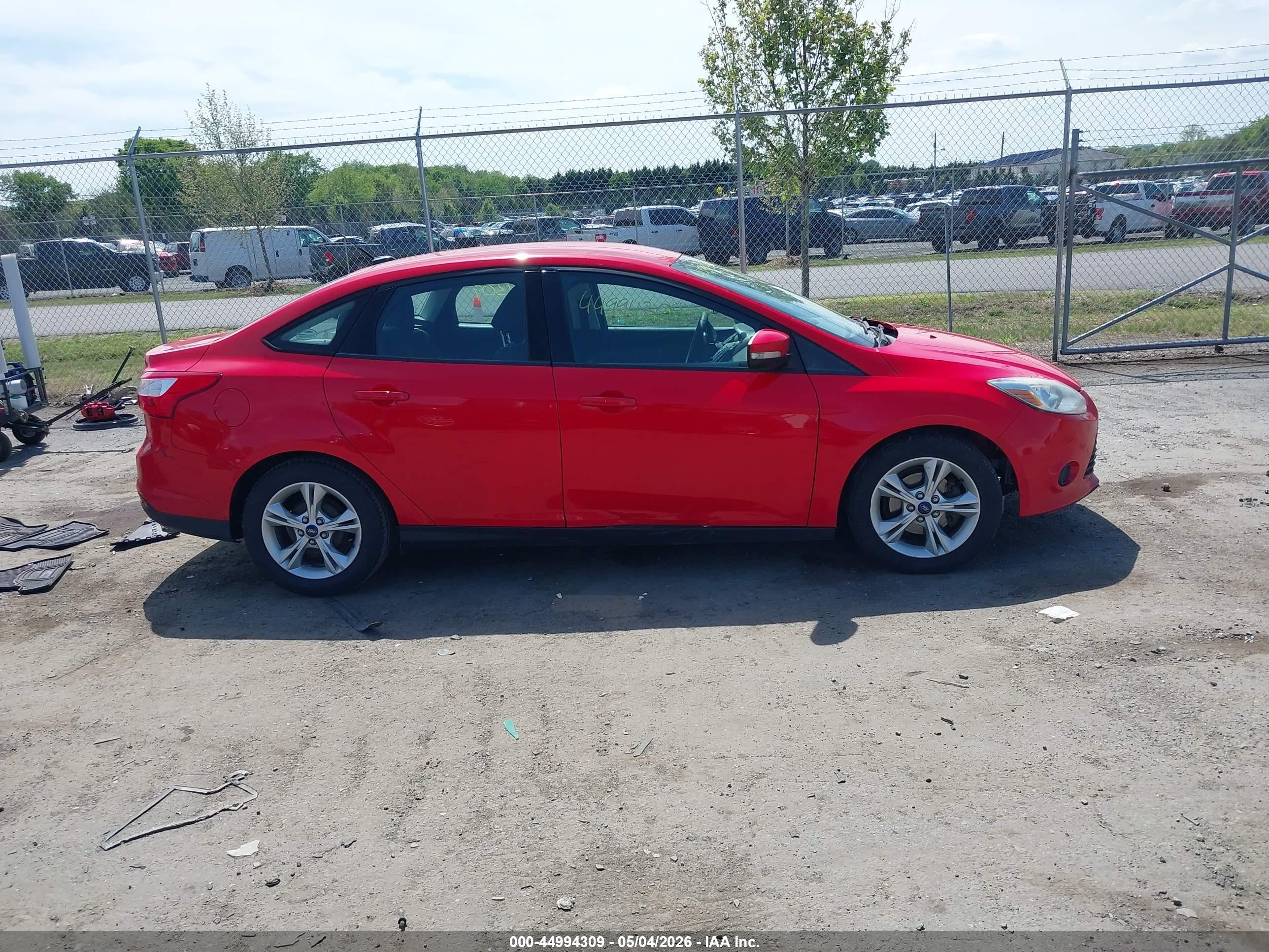 2014 Ford Focus Se Red vin: 1FADP3F26EL448245