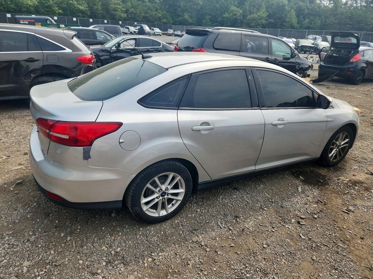 2015 Ford Focus Se Silver vin: 1FADP3F26FL202121