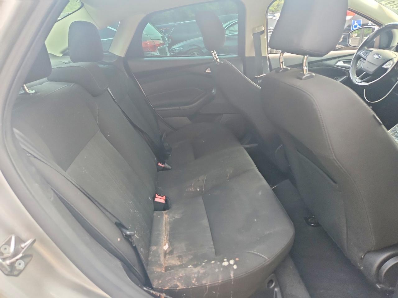 2015 Ford Focus Se Silver vin: 1FADP3F26FL202121