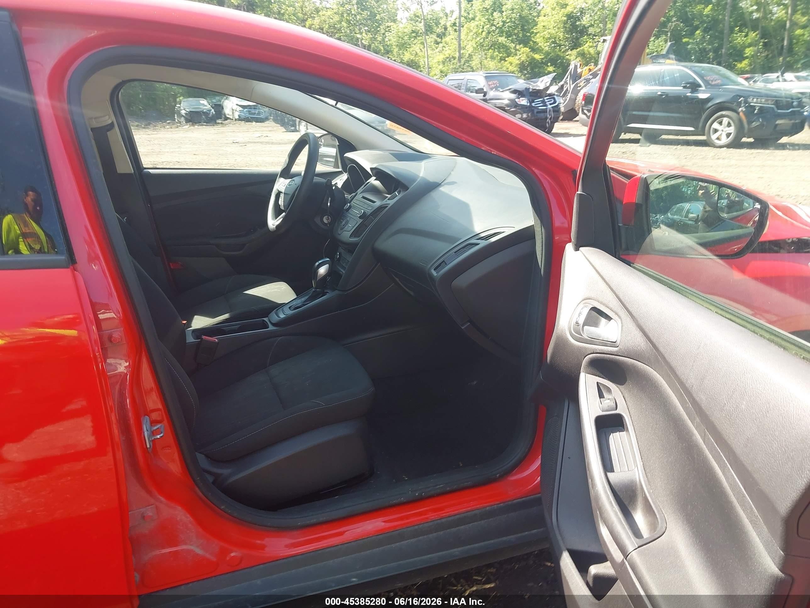 2015 Ford Focus Se Red vin: 1FADP3F26FL217685