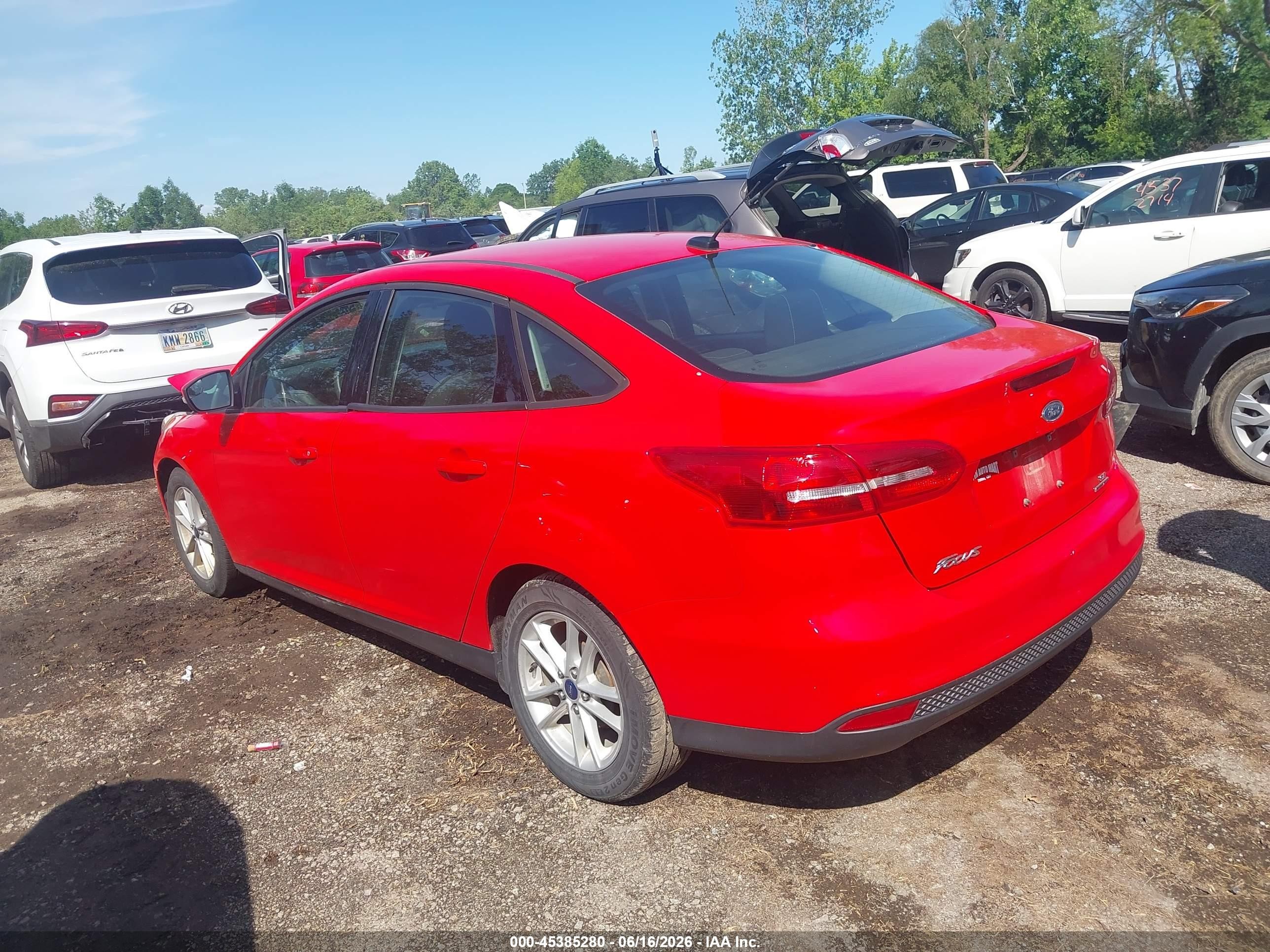 2015 Ford Focus Se Red vin: 1FADP3F26FL217685