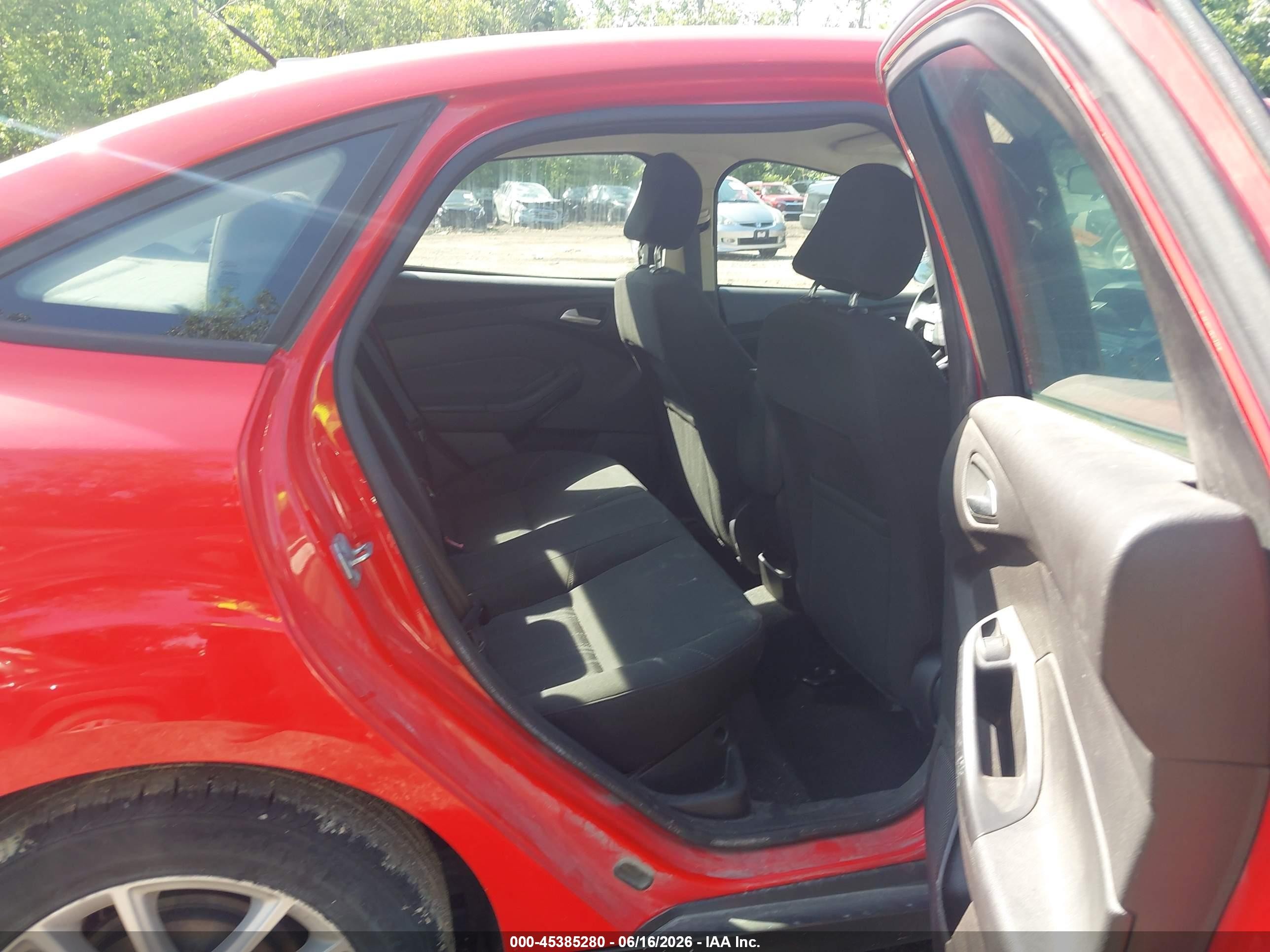 2015 Ford Focus Se Red vin: 1FADP3F26FL217685