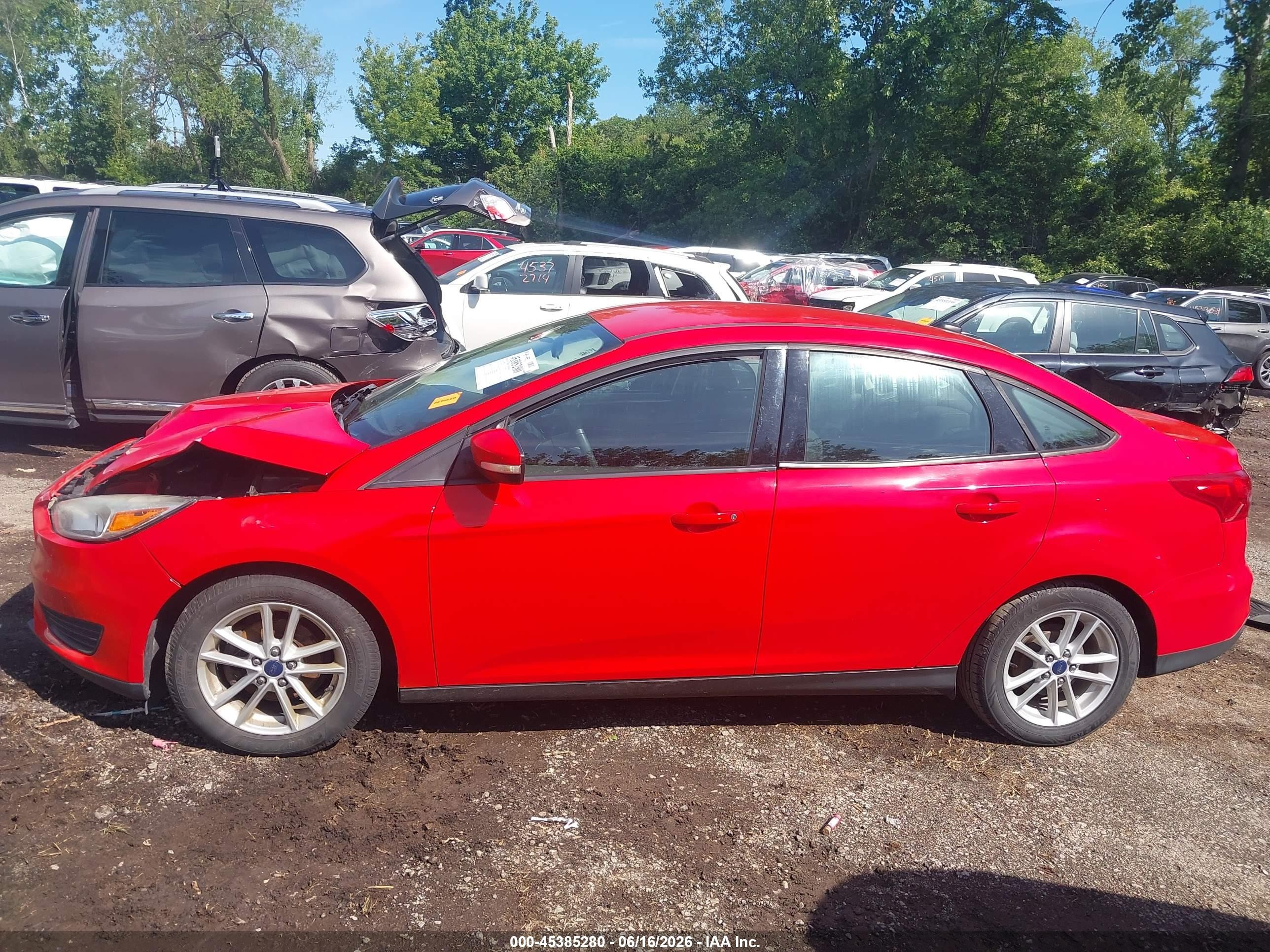2015 Ford Focus Se Red vin: 1FADP3F26FL217685