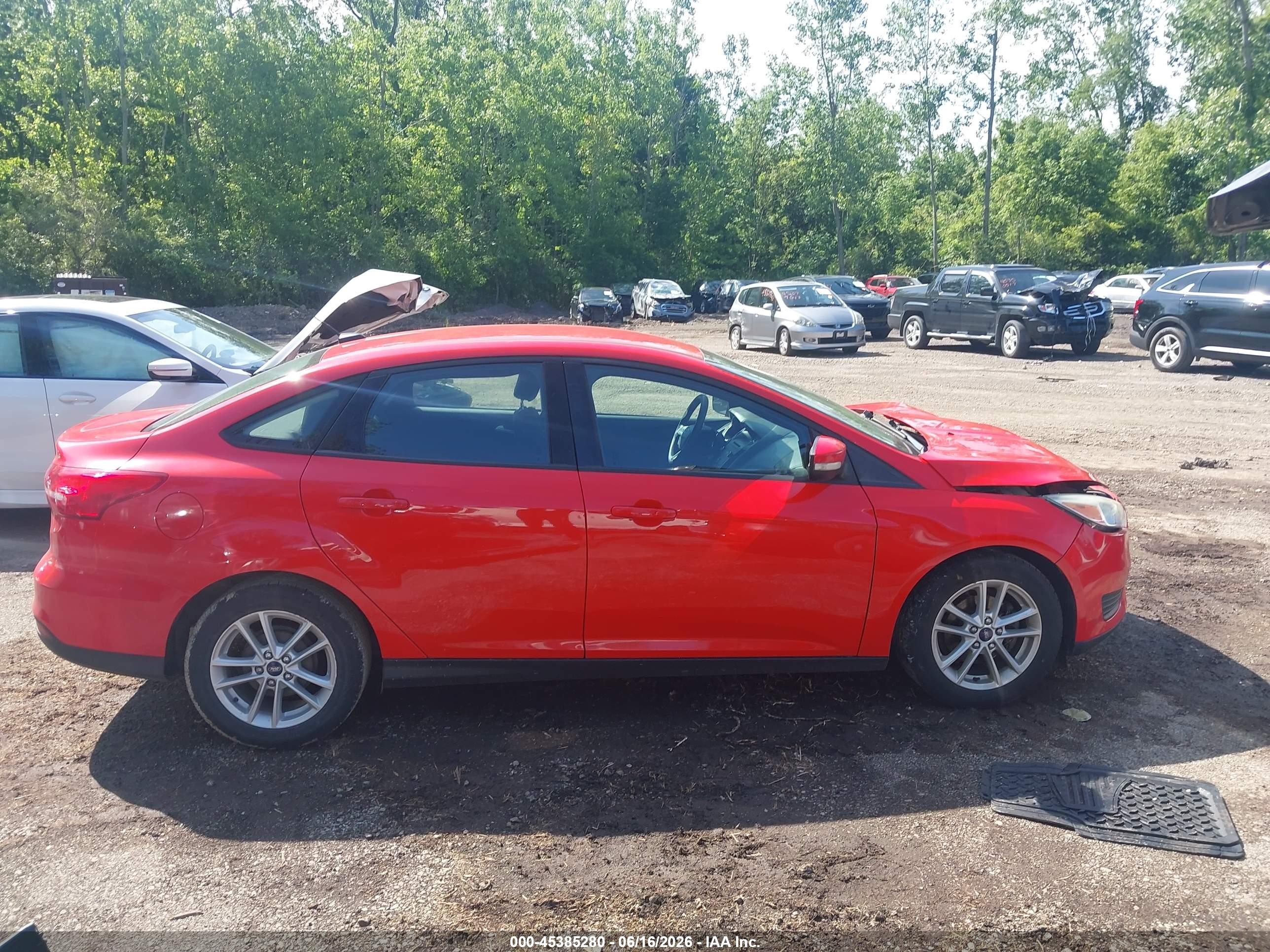 2015 Ford Focus Se Red vin: 1FADP3F26FL217685