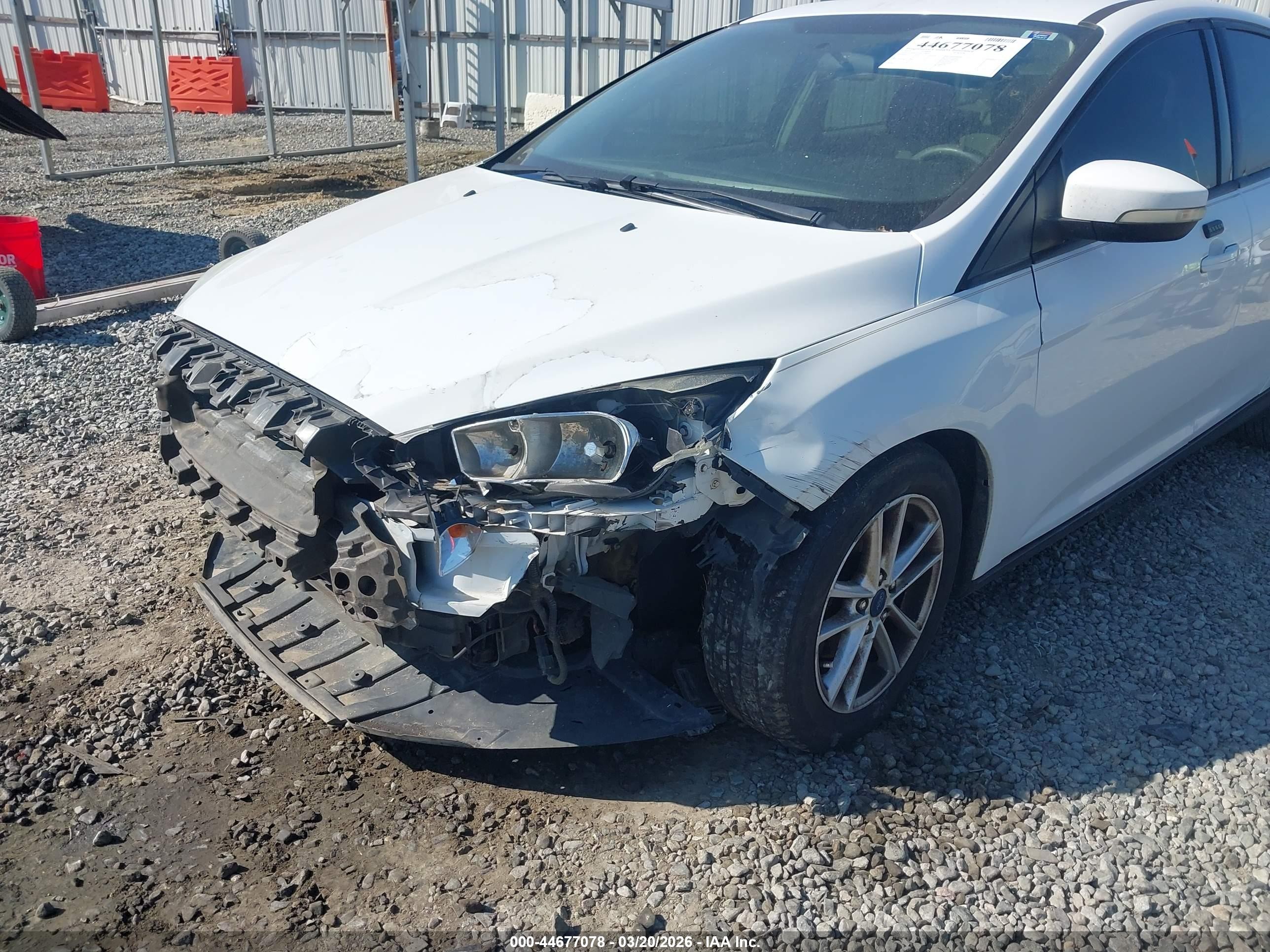 2015 Ford Focus Se White vin: 1FADP3F26FL238262