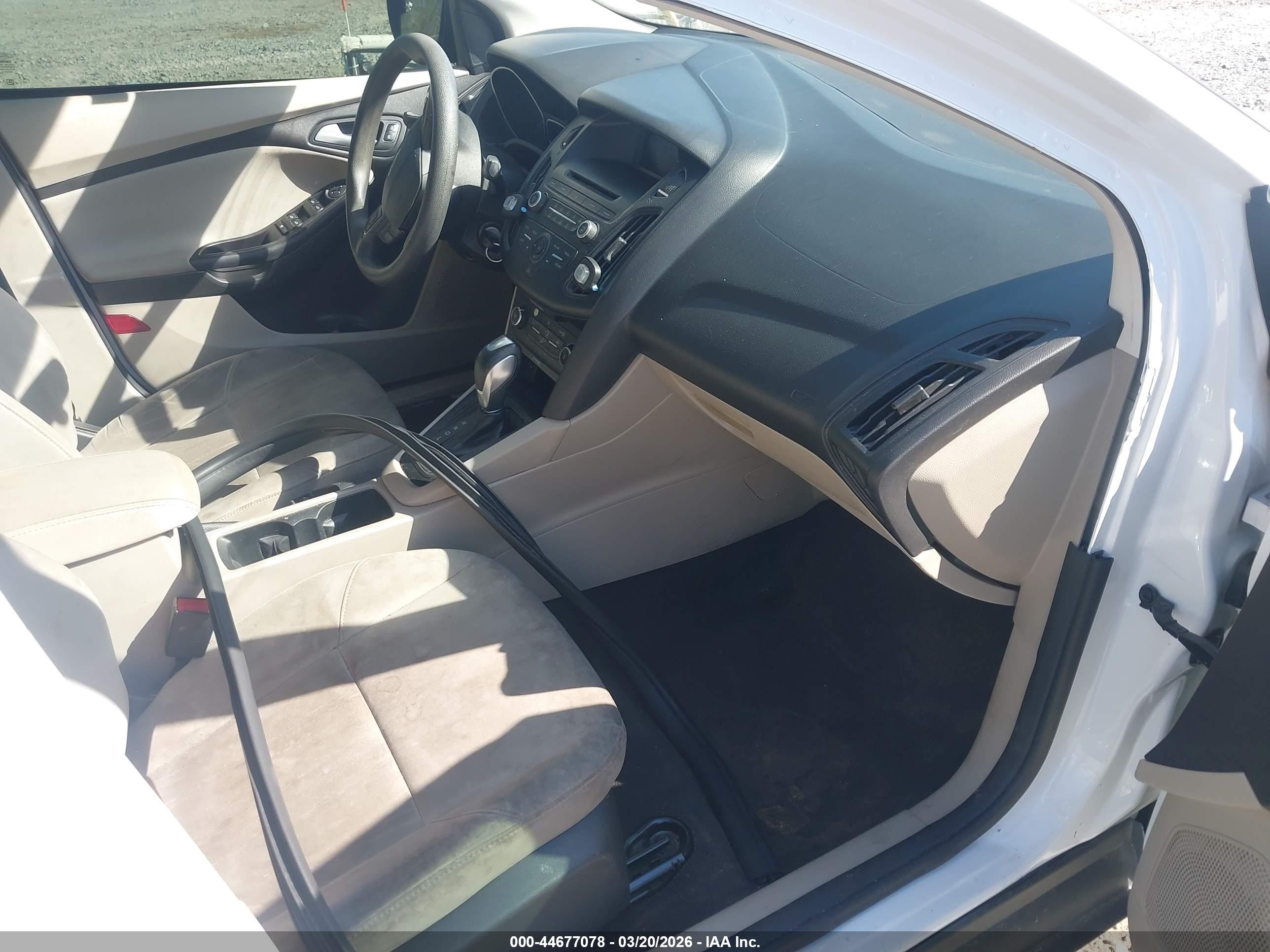 2015 Ford Focus Se White vin: 1FADP3F26FL238262