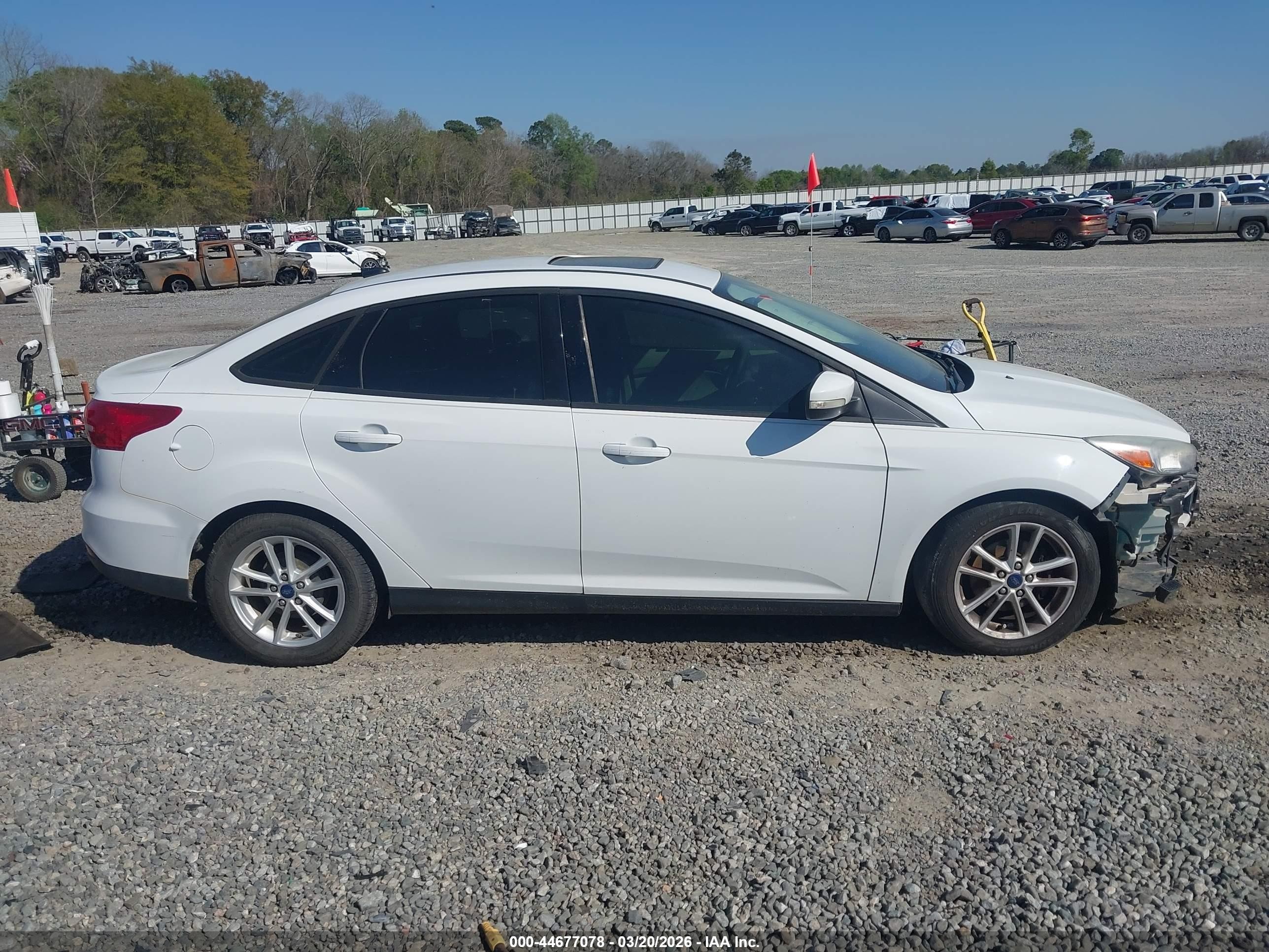 2015 Ford Focus Se White vin: 1FADP3F26FL238262