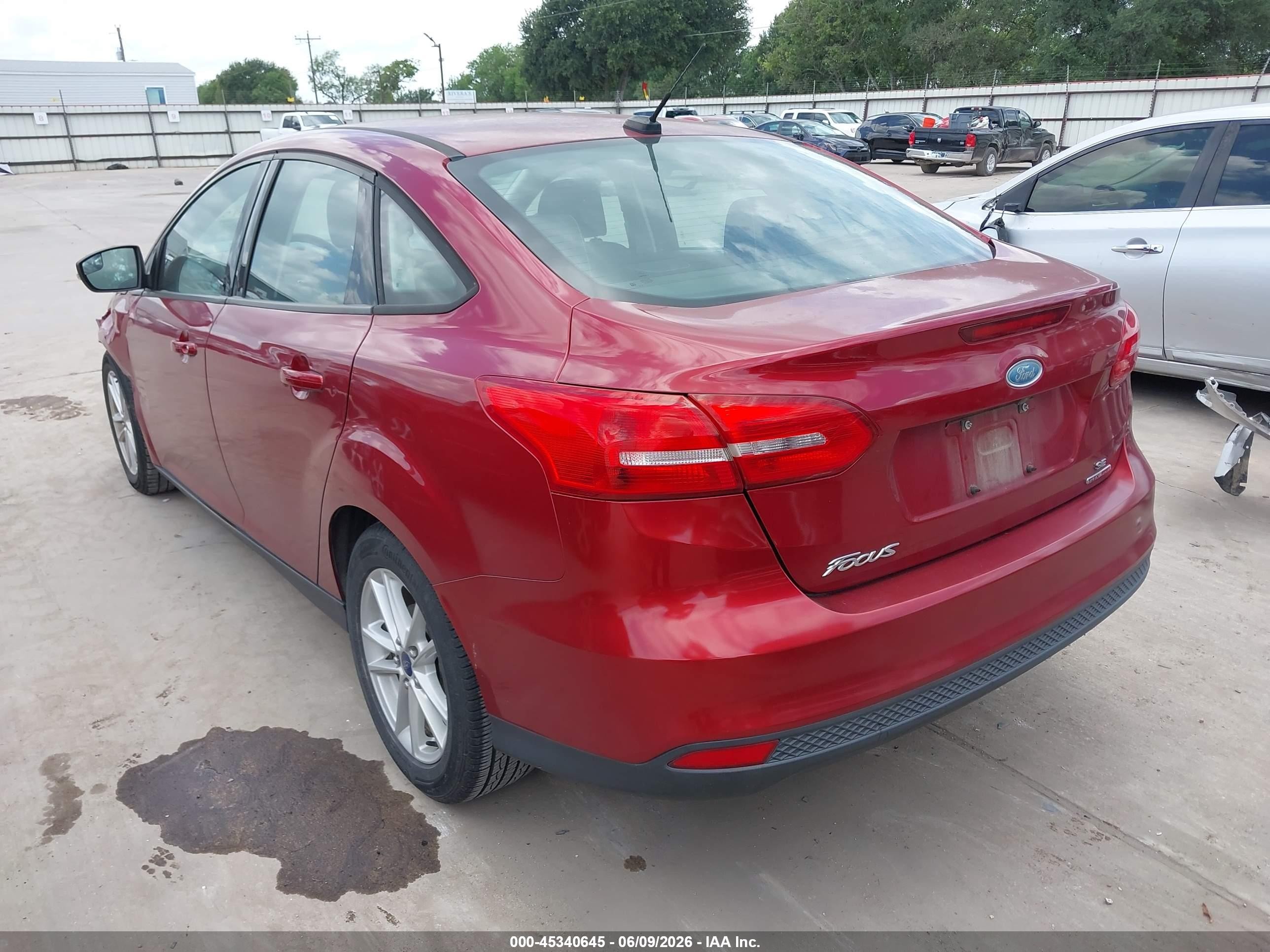 2015 Ford Focus Se Red vin: 1FADP3F26FL248418