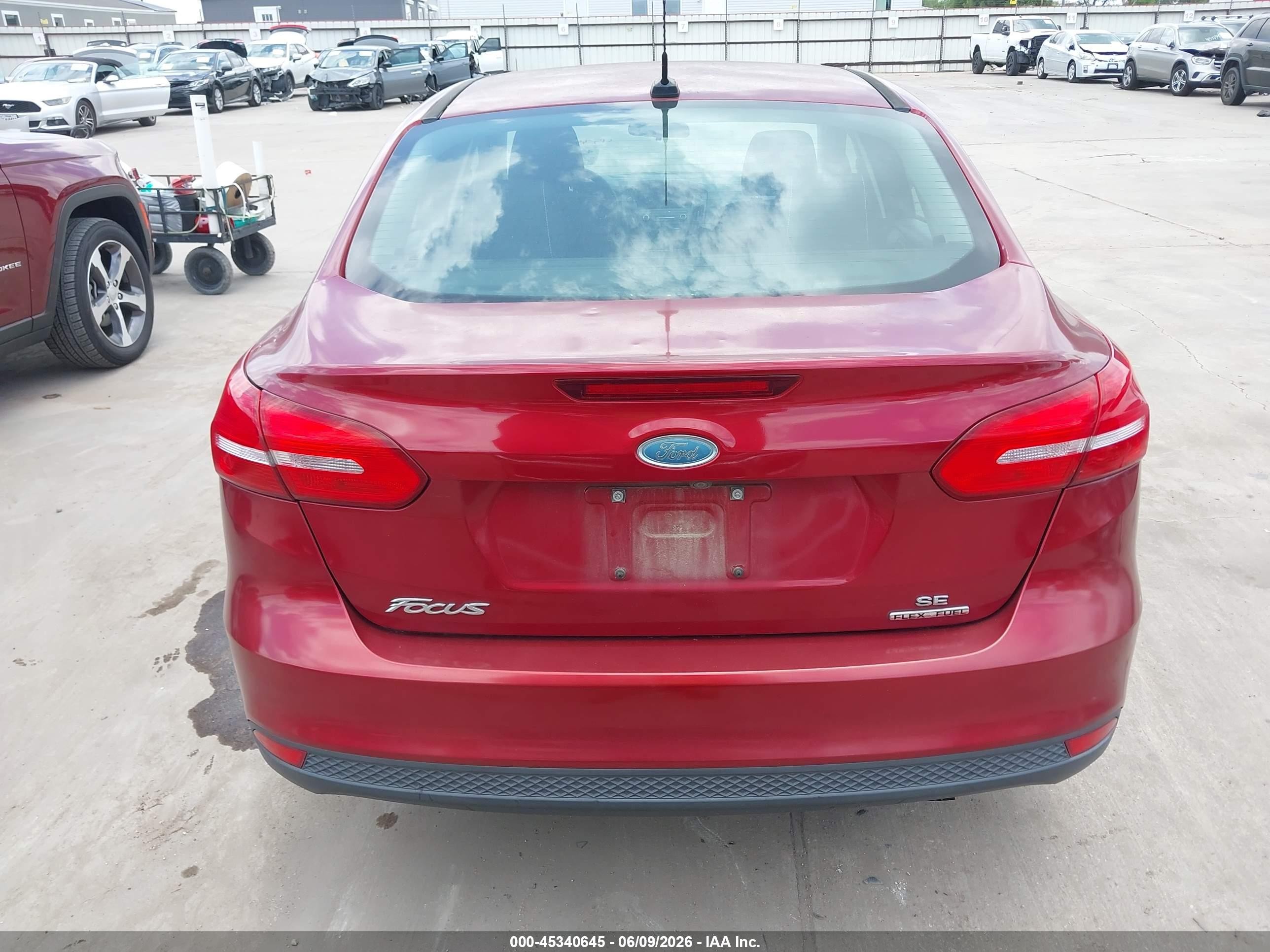 2015 Ford Focus Se Red vin: 1FADP3F26FL248418