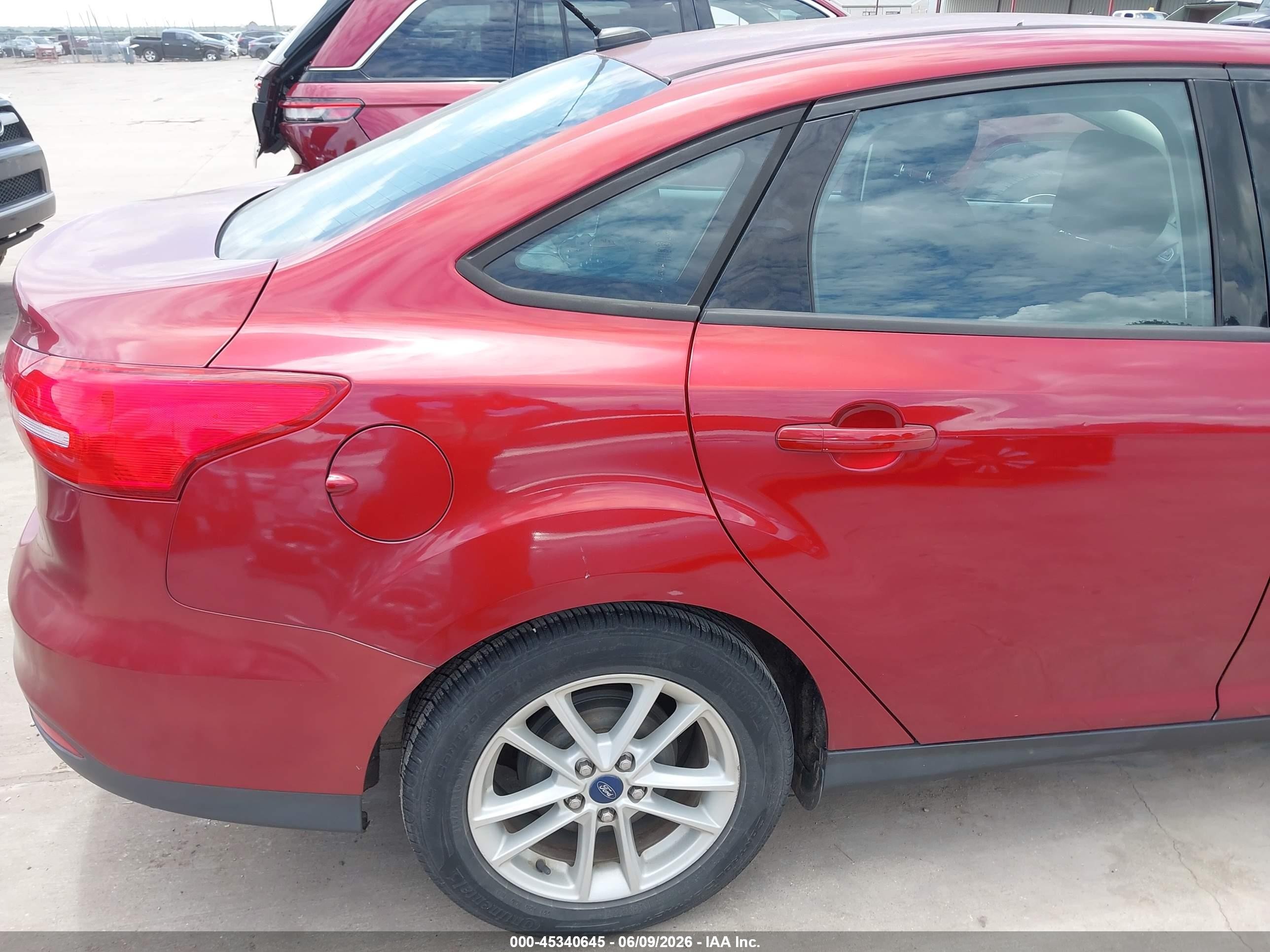 2015 Ford Focus Se Red vin: 1FADP3F26FL248418