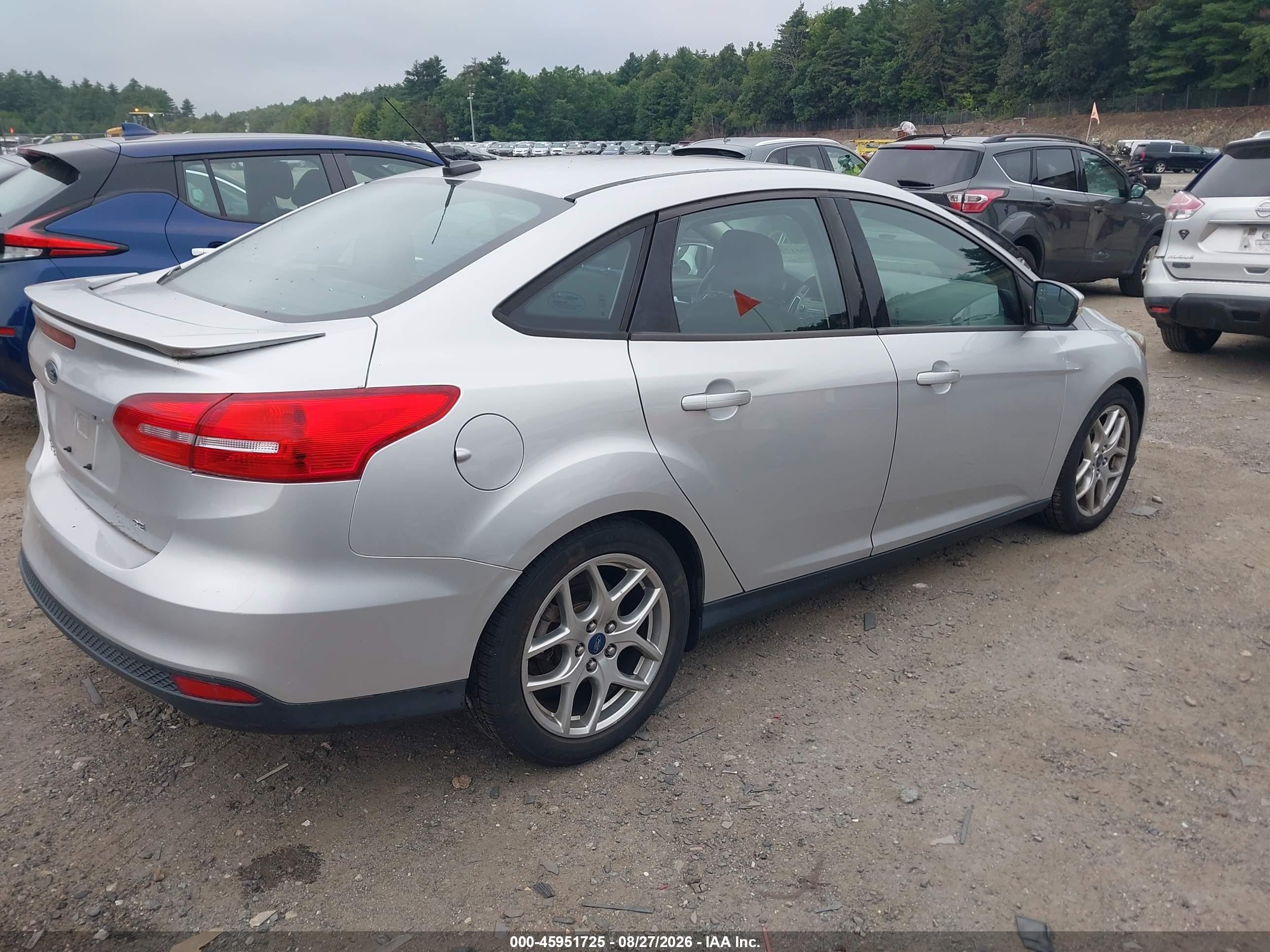 2015 Ford Focus Se Silver vin: 1FADP3F26FL251710
