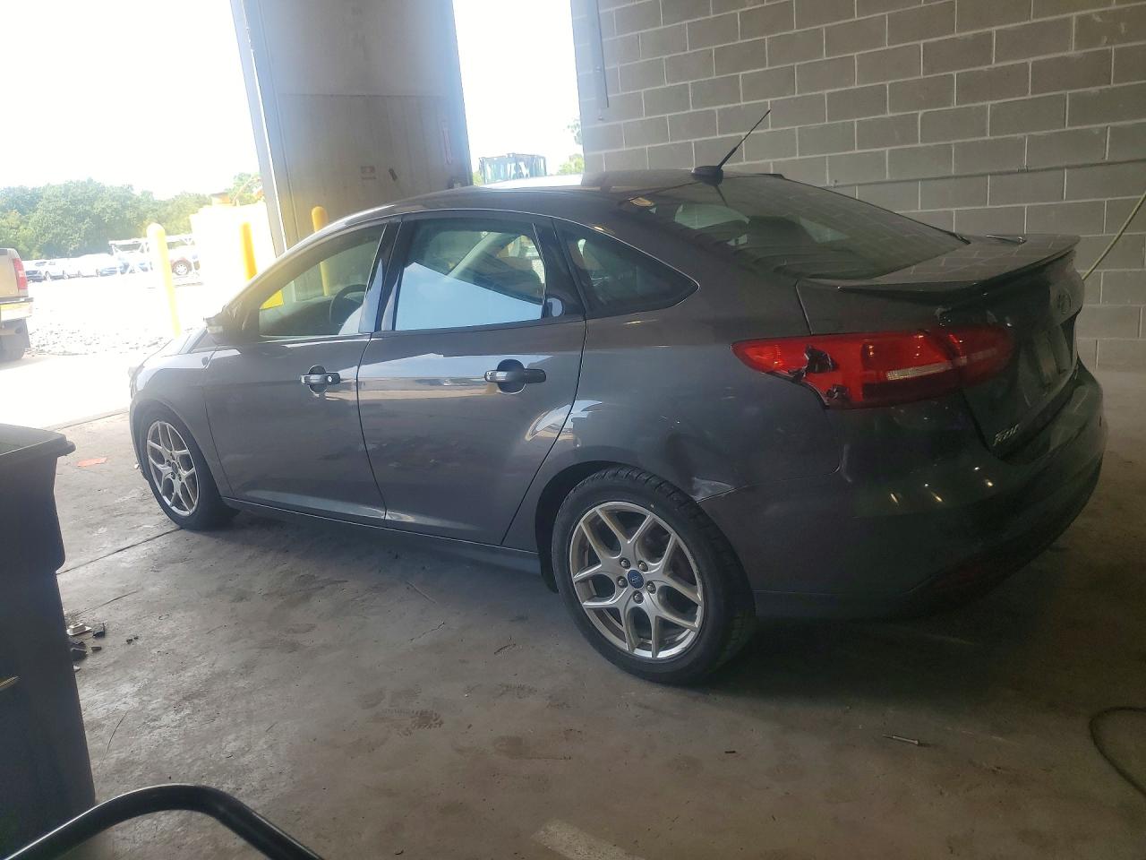 2015 Ford Focus Se Gray vin: 1FADP3F26FL275084