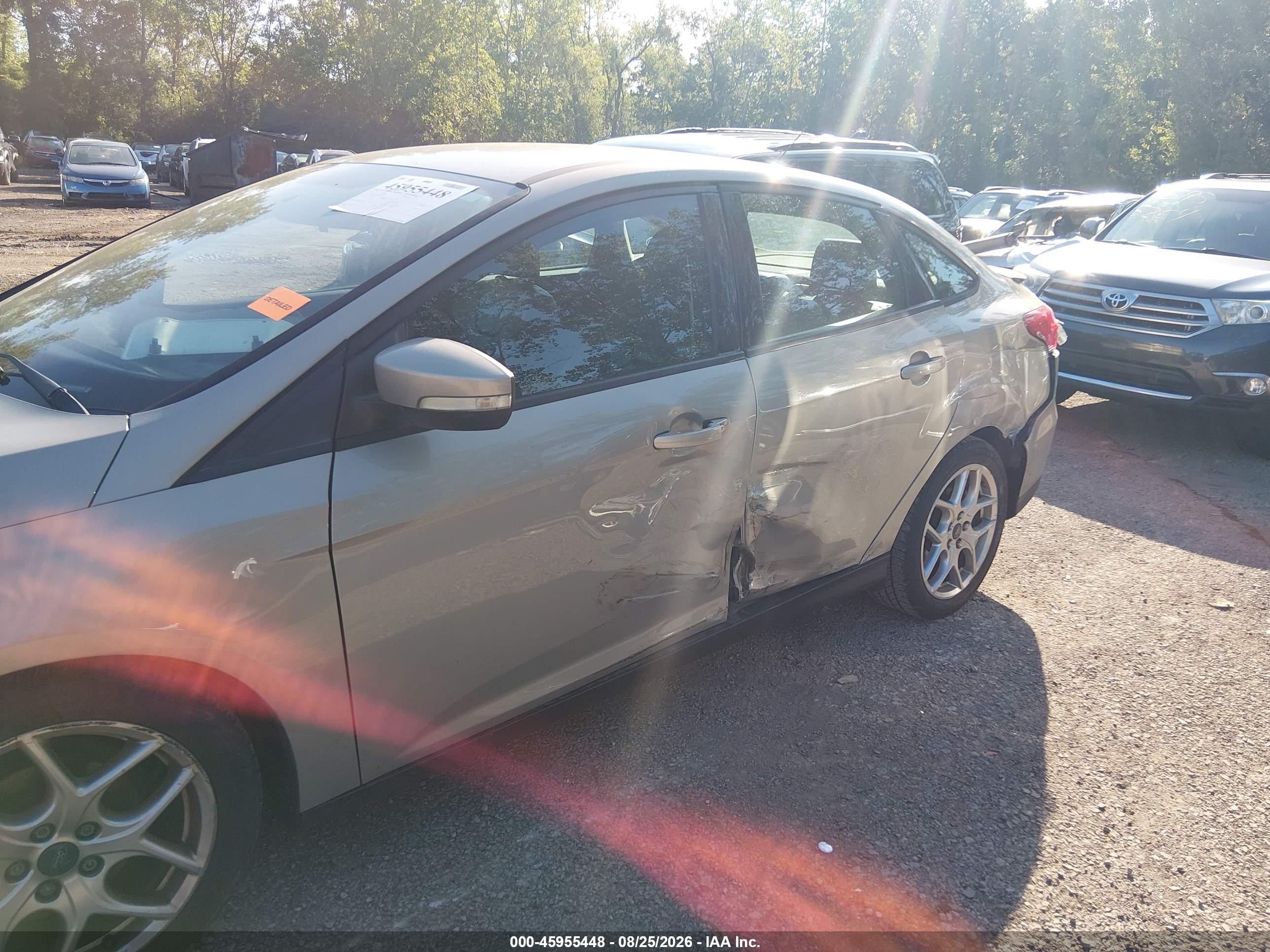 2015 Ford Focus Se Желто-коричневый vin: 1FADP3F26FL286750