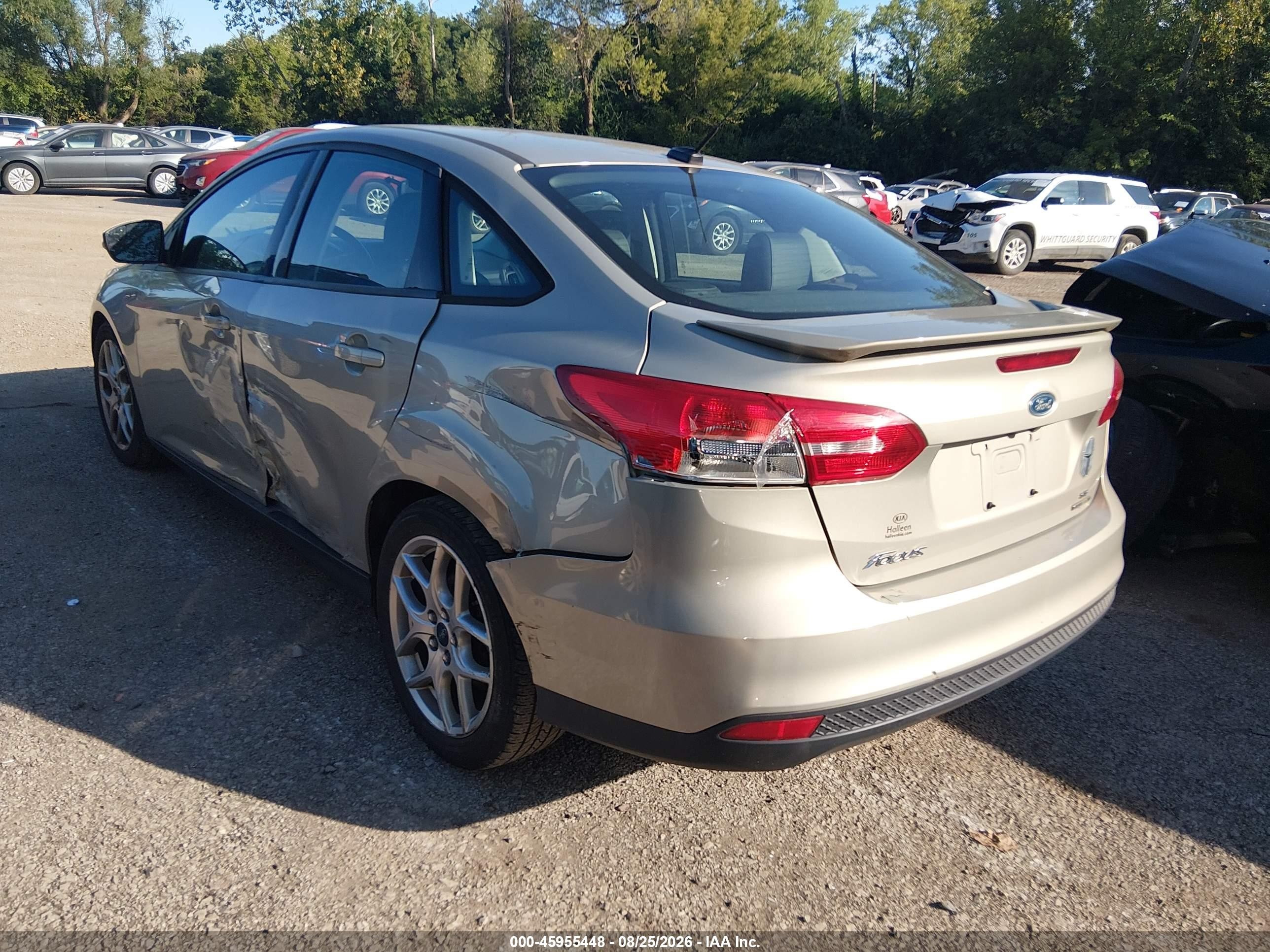 2015 Ford Focus Se Желто-коричневый vin: 1FADP3F26FL286750