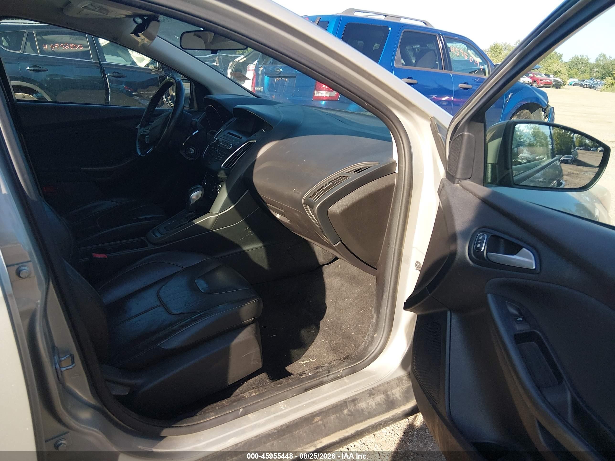 2015 Ford Focus Se Желто-коричневый vin: 1FADP3F26FL286750
