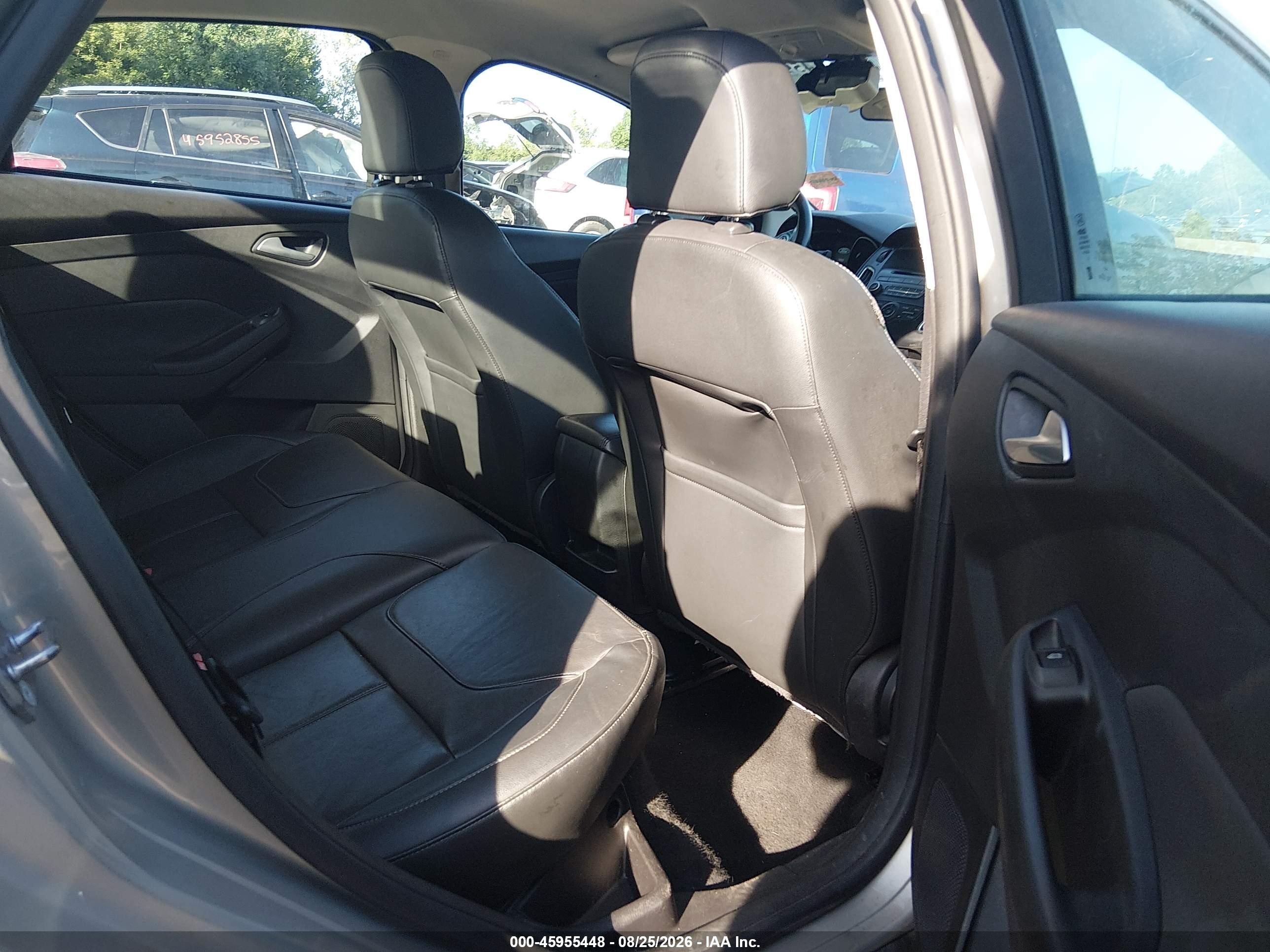 2015 Ford Focus Se Желто-коричневый vin: 1FADP3F26FL286750