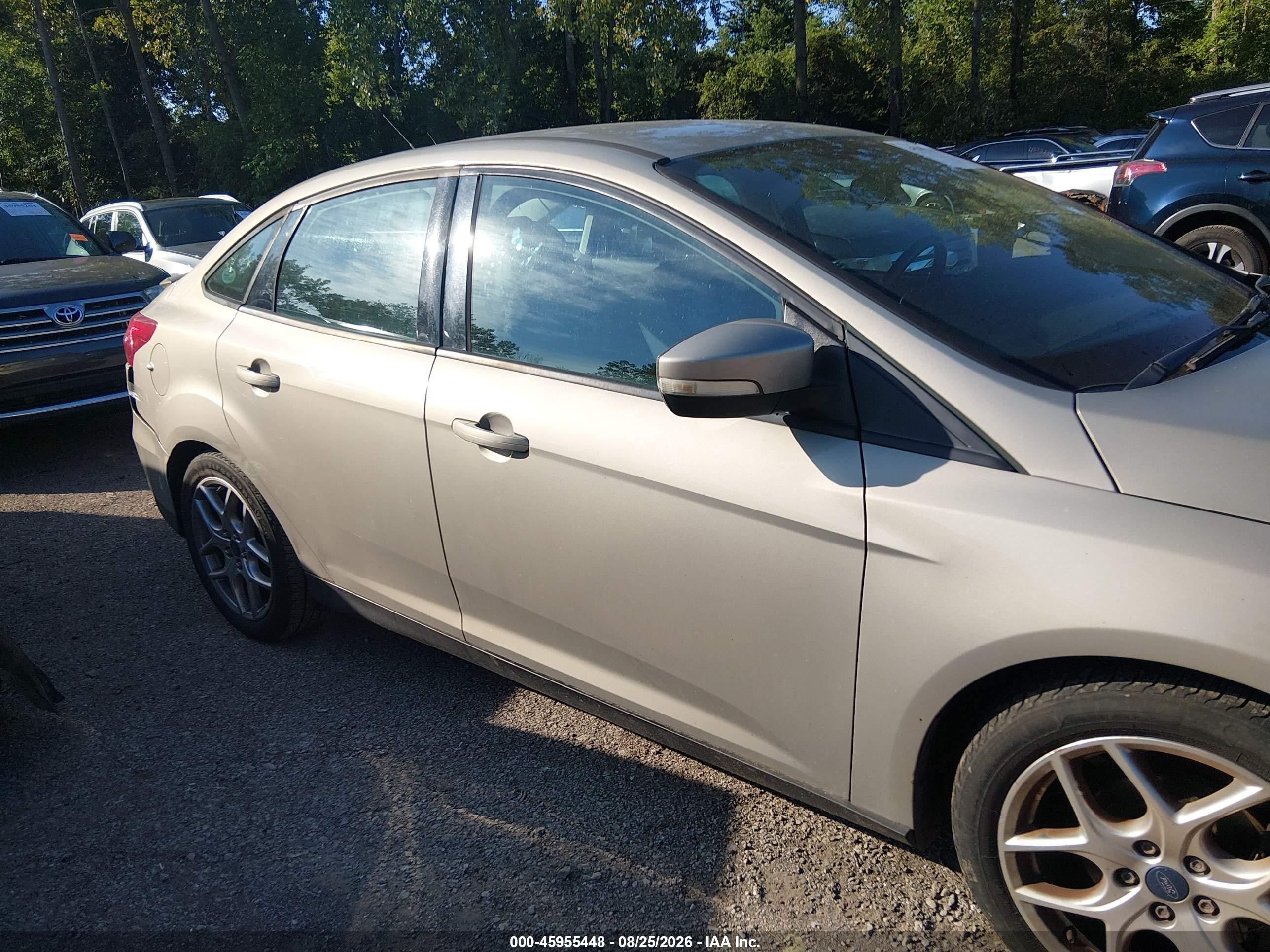2015 Ford Focus Se Желто-коричневый vin: 1FADP3F26FL286750