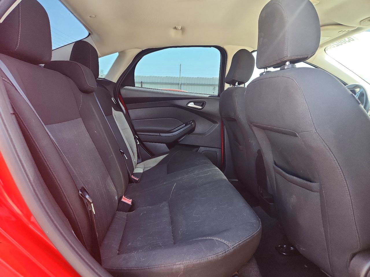 2015 Ford Focus Se Red vin: 1FADP3F26FL294511
