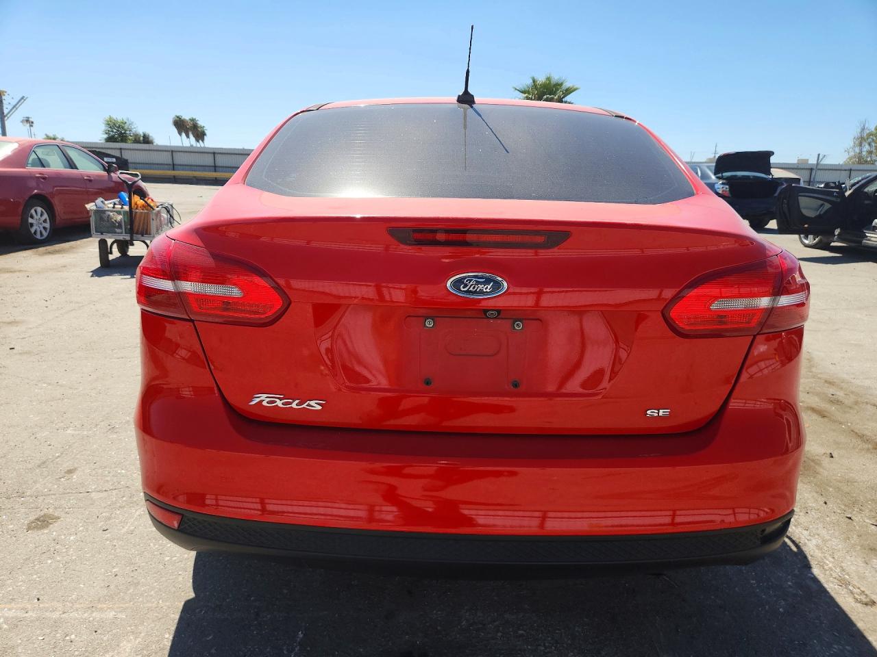 2015 Ford Focus Se Red vin: 1FADP3F26FL294511