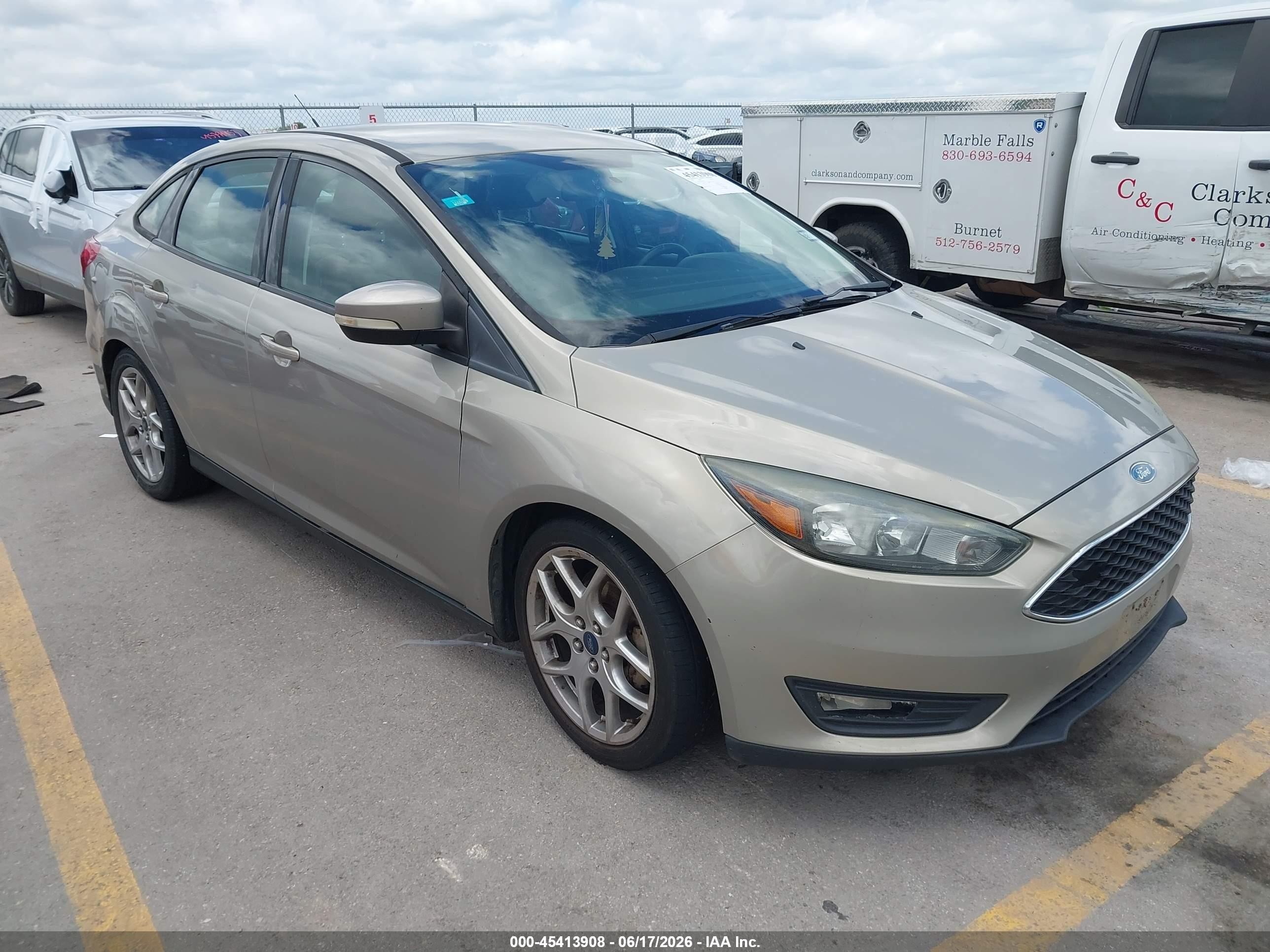 2015 Ford Focus Se Tan vin: 1FADP3F26FL296453