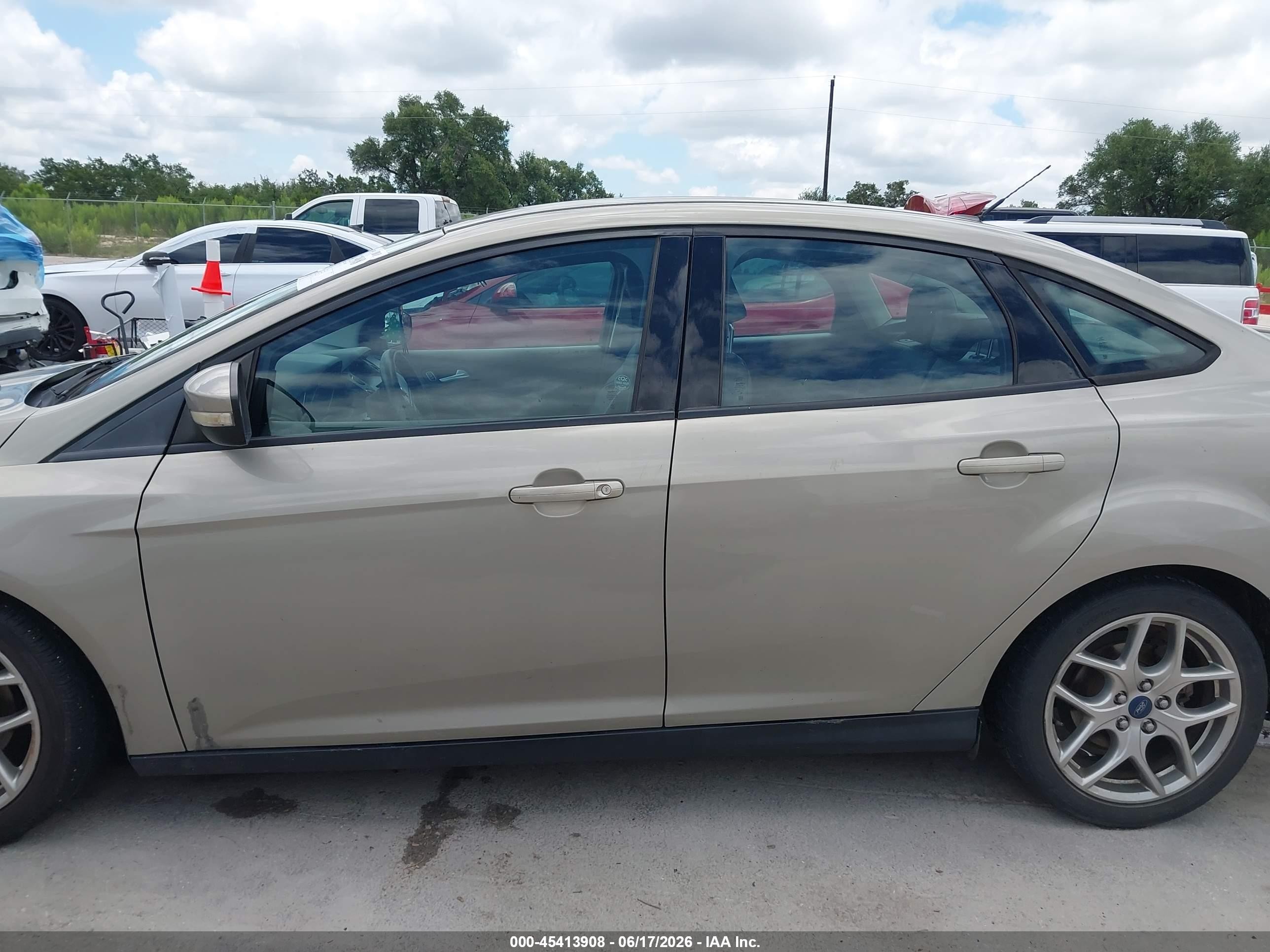 2015 Ford Focus Se Tan vin: 1FADP3F26FL296453