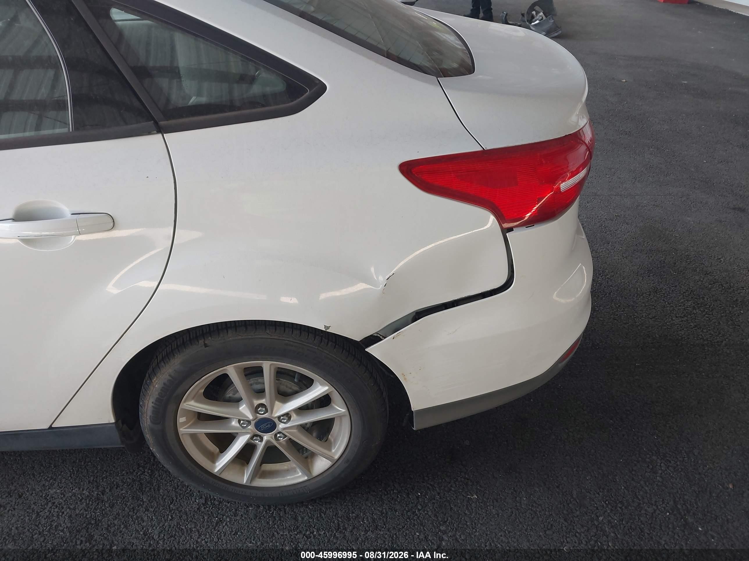 2015 Ford Focus Se White vin: 1FADP3F26FL329323