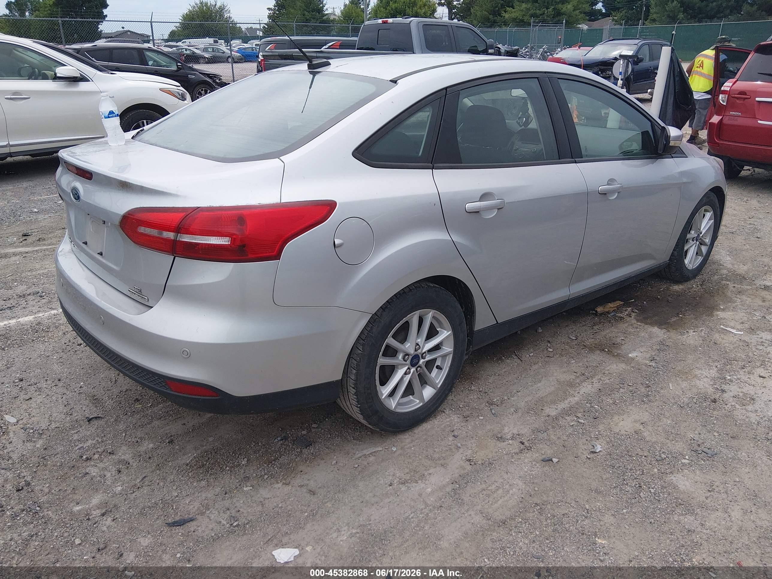 2015 Ford Focus Se Silver vin: 1FADP3F26FL339916
