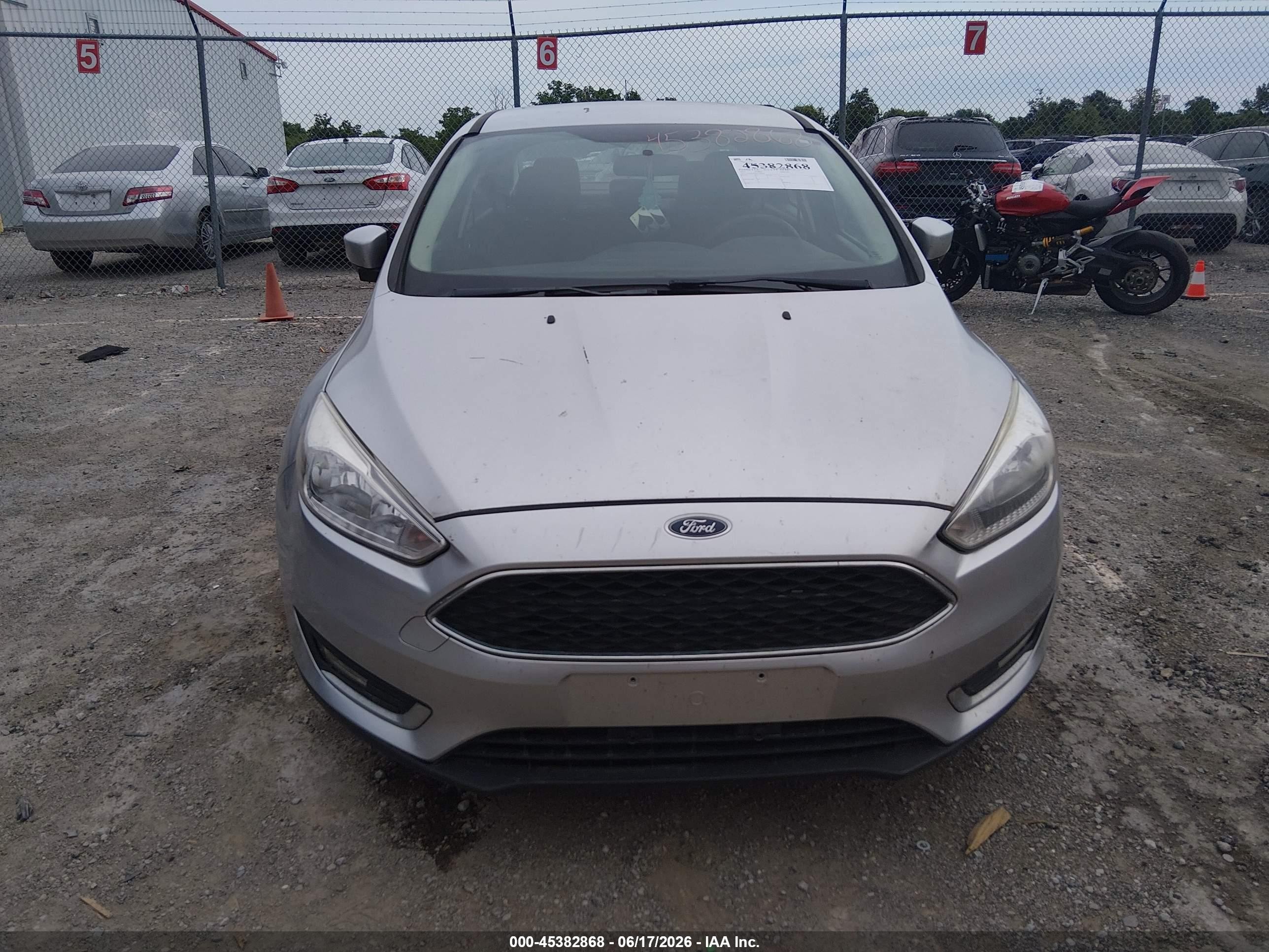 2015 Ford Focus Se Silver vin: 1FADP3F26FL339916