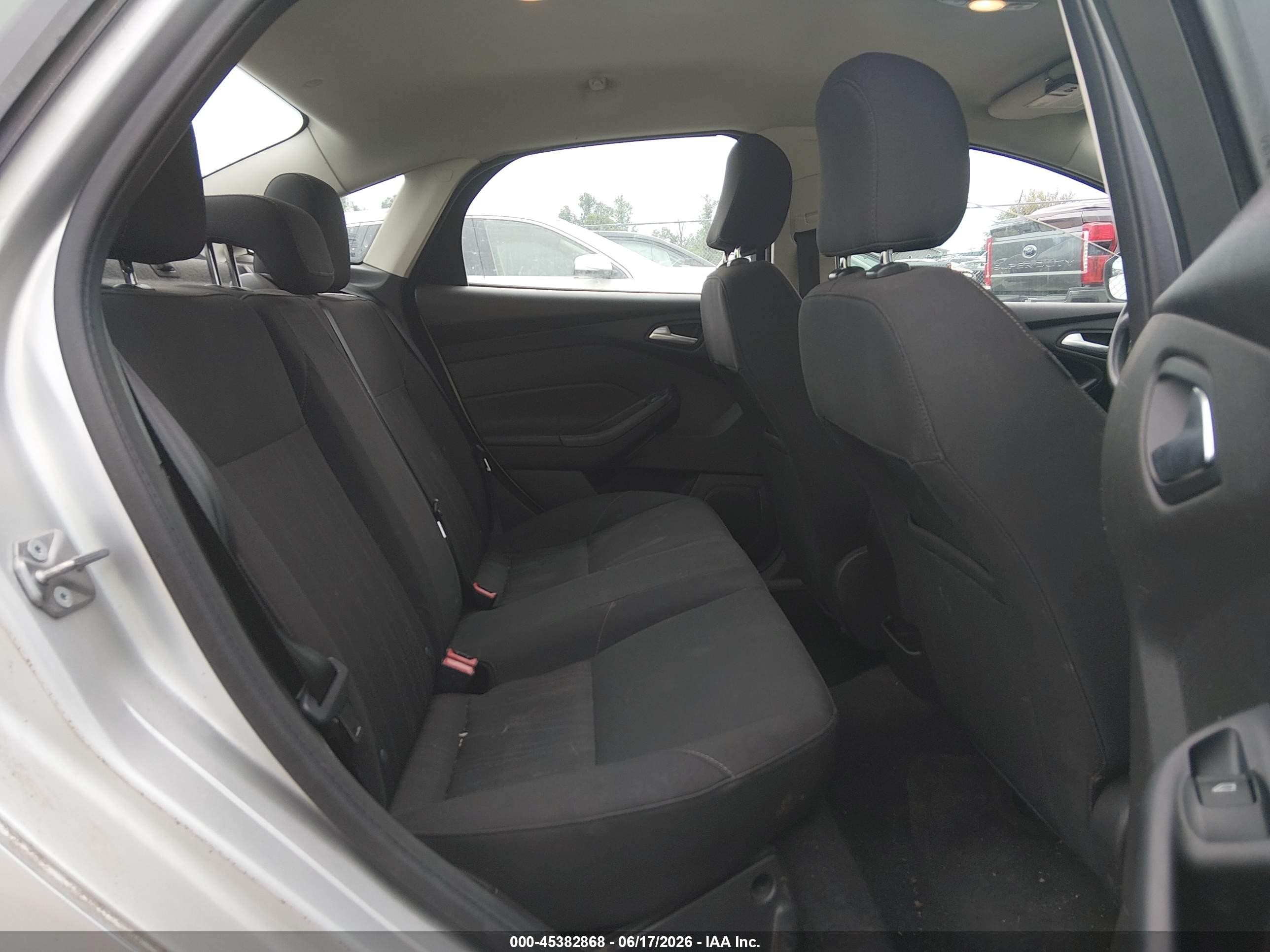 2015 Ford Focus Se Silver vin: 1FADP3F26FL339916