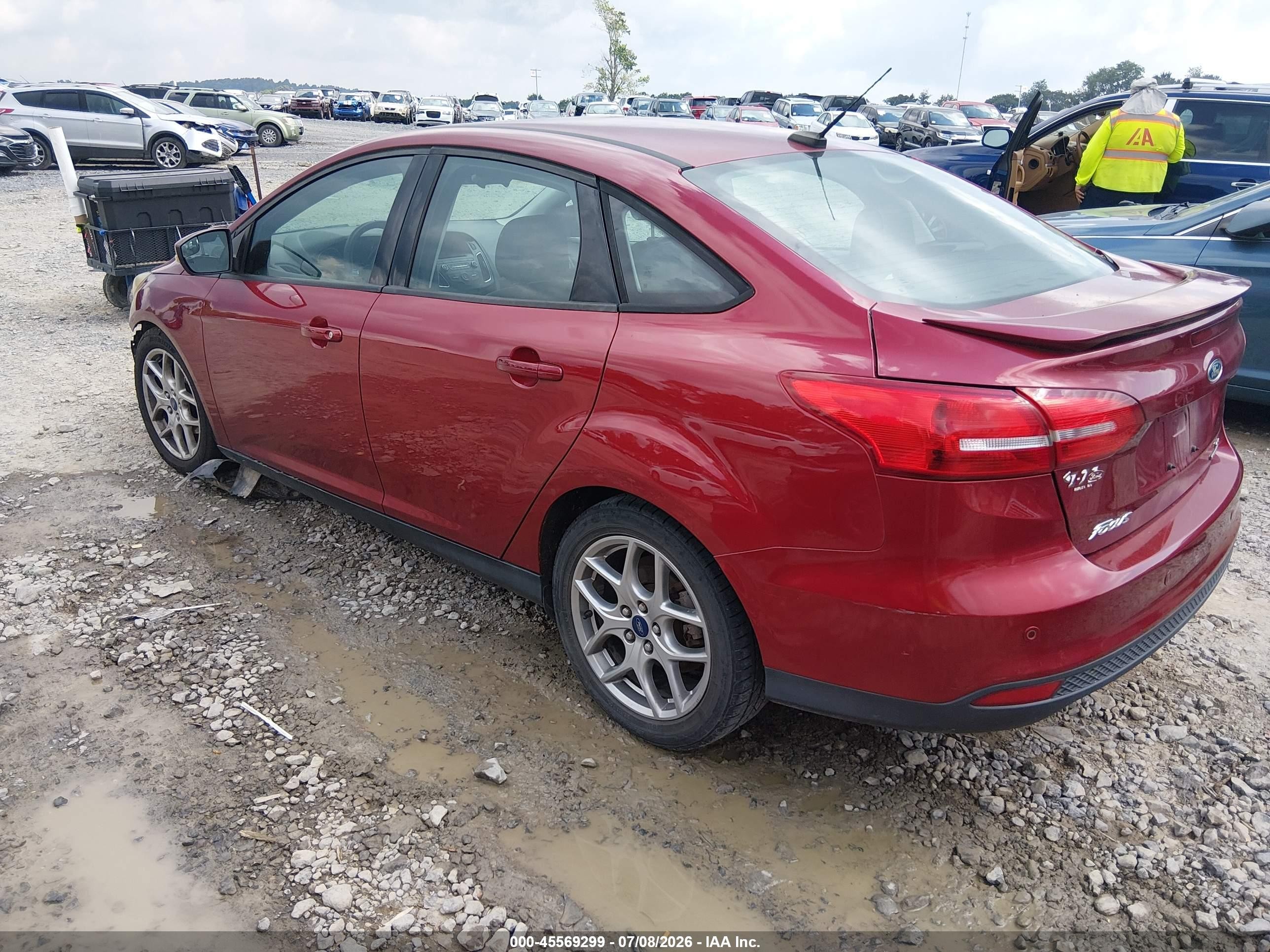 2015 Ford Focus Se Red vin: 1FADP3F26FL347045