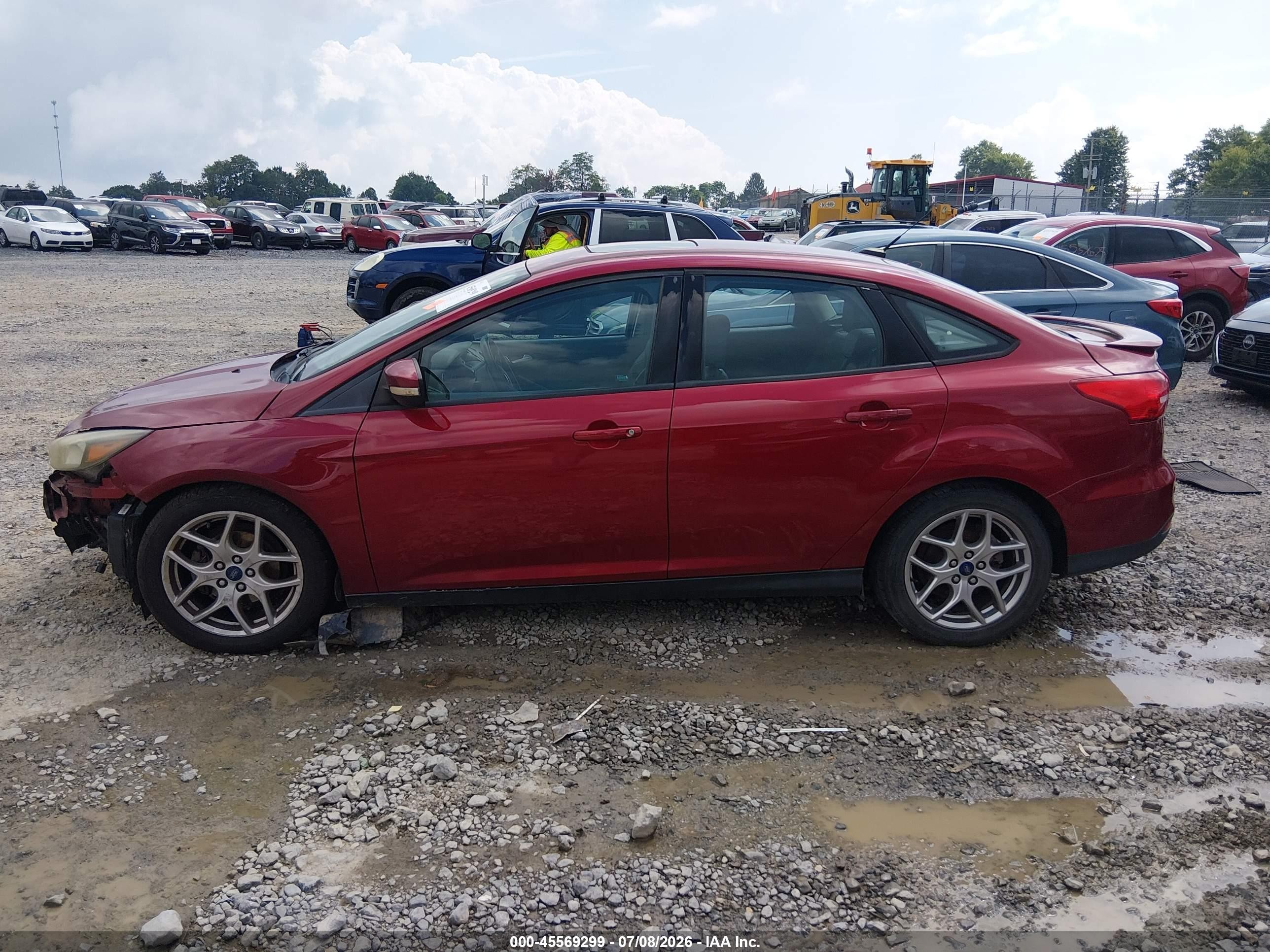 2015 Ford Focus Se Red vin: 1FADP3F26FL347045