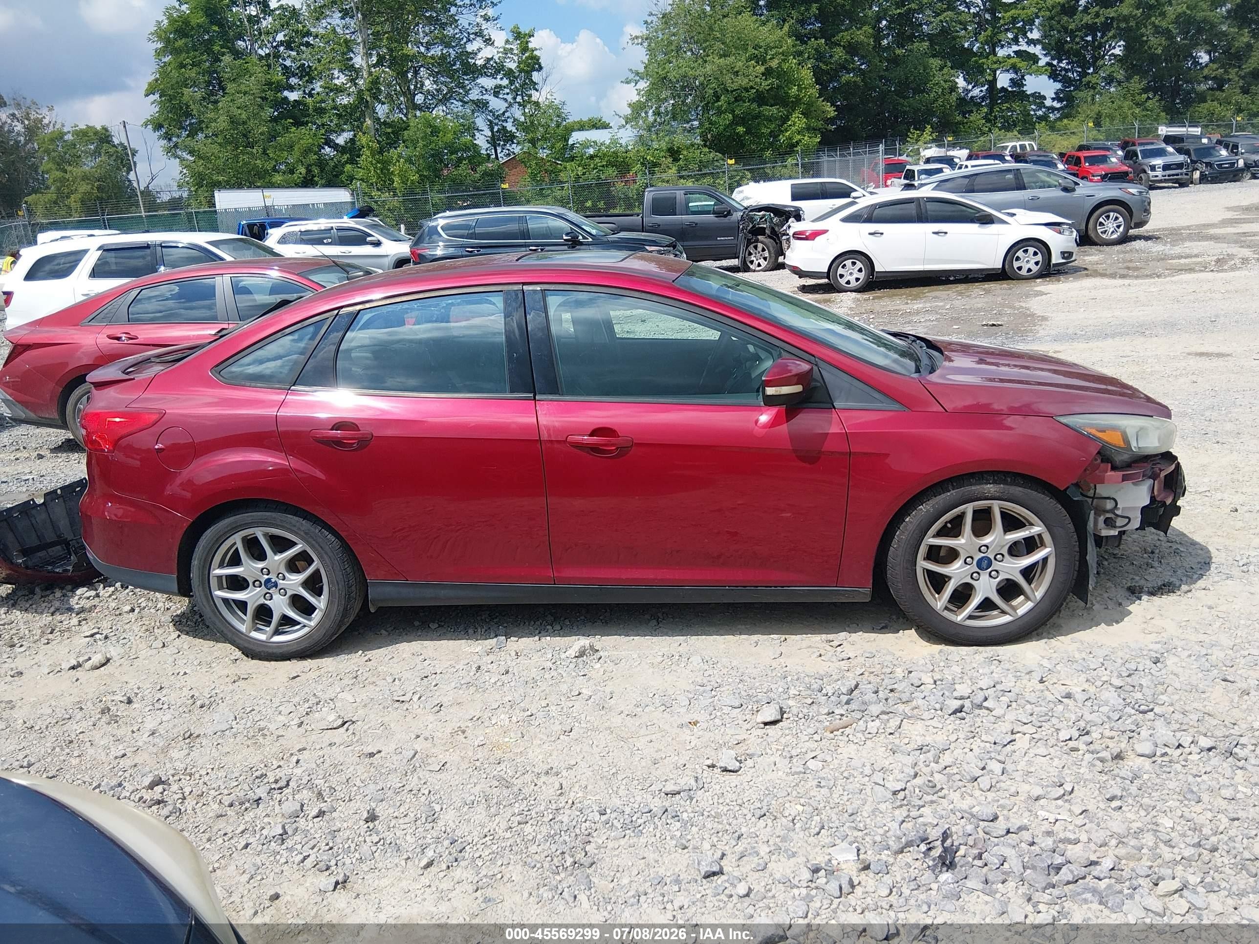2015 Ford Focus Se Red vin: 1FADP3F26FL347045