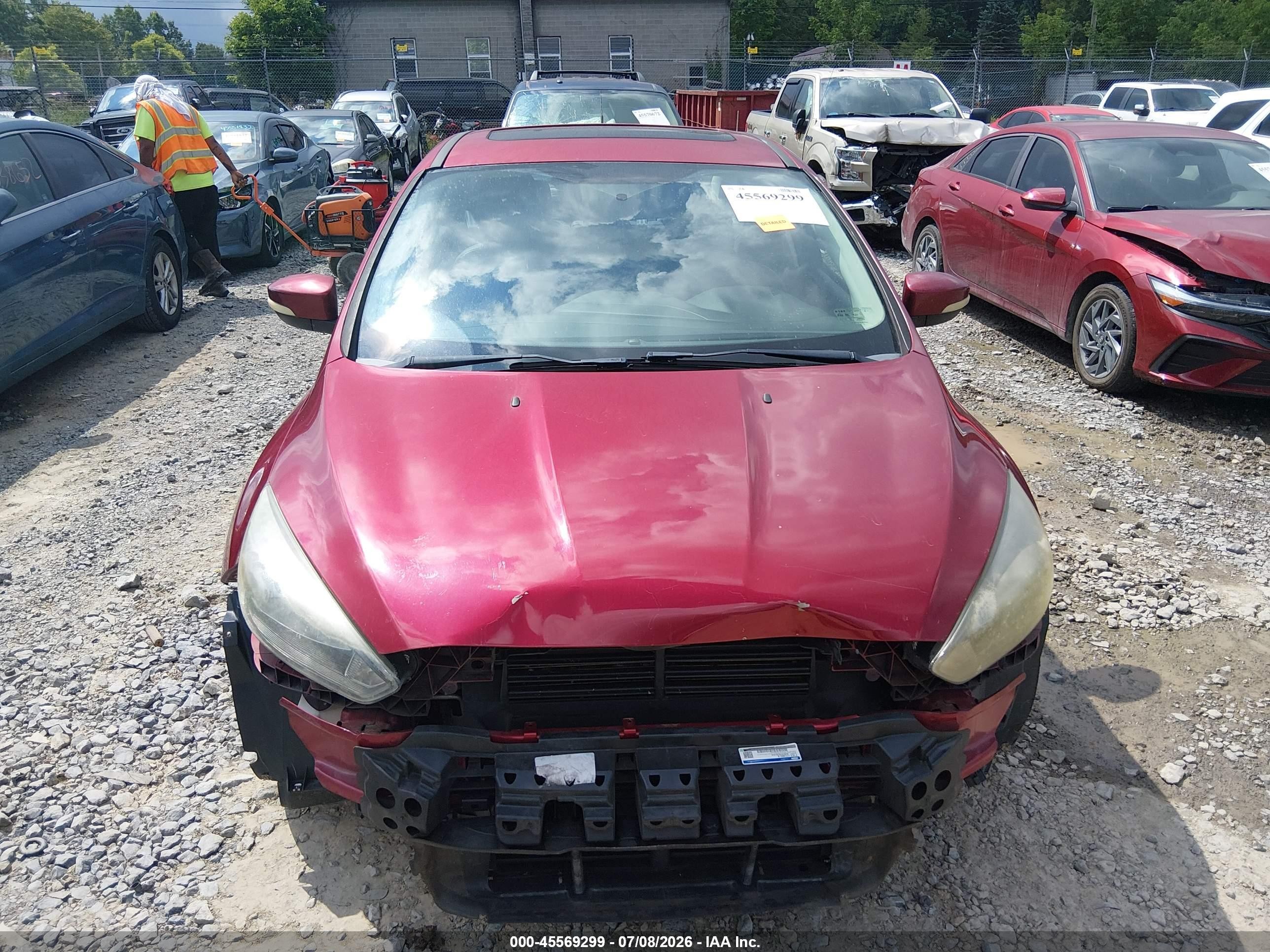 2015 Ford Focus Se Red vin: 1FADP3F26FL347045