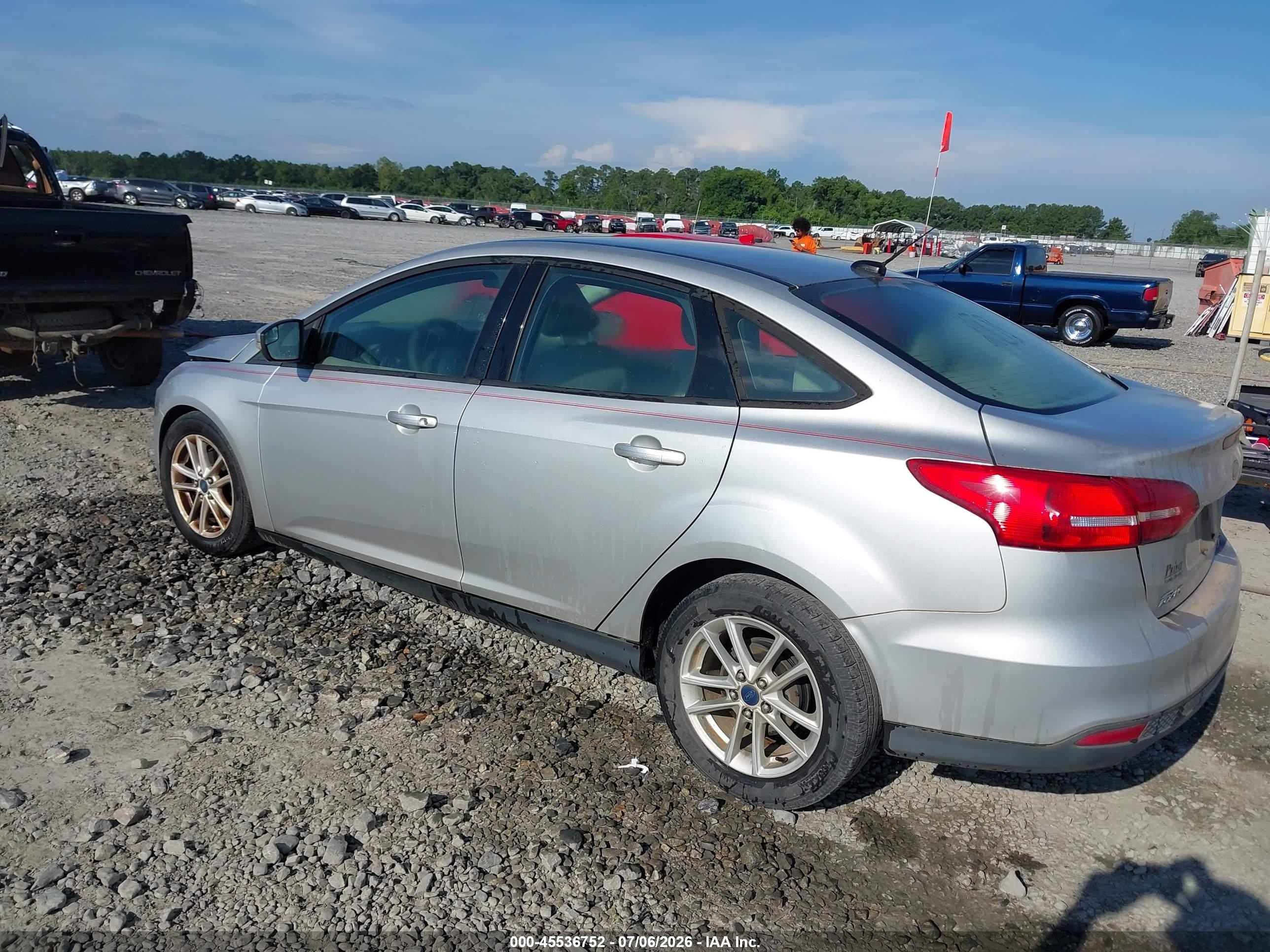 2015 Ford Focus Se Silver vin: 1FADP3F26FL353878