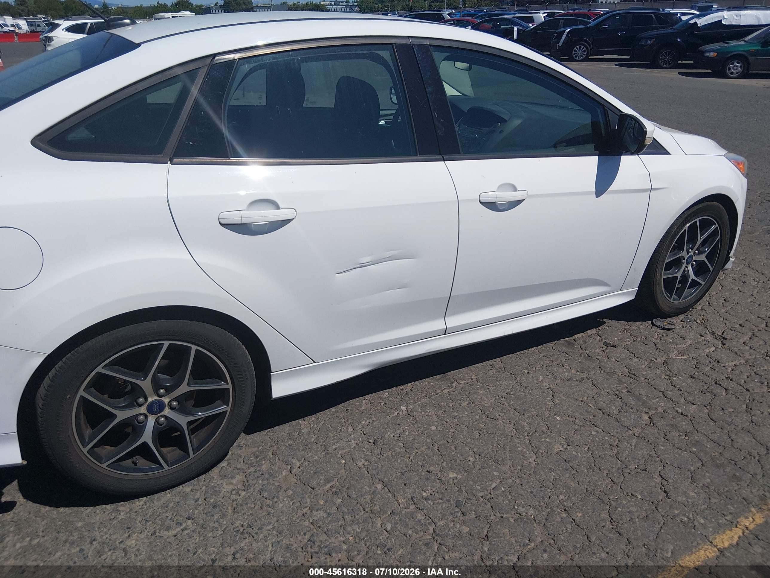 2015 Ford Focus Se White vin: 1FADP3F26FL368915