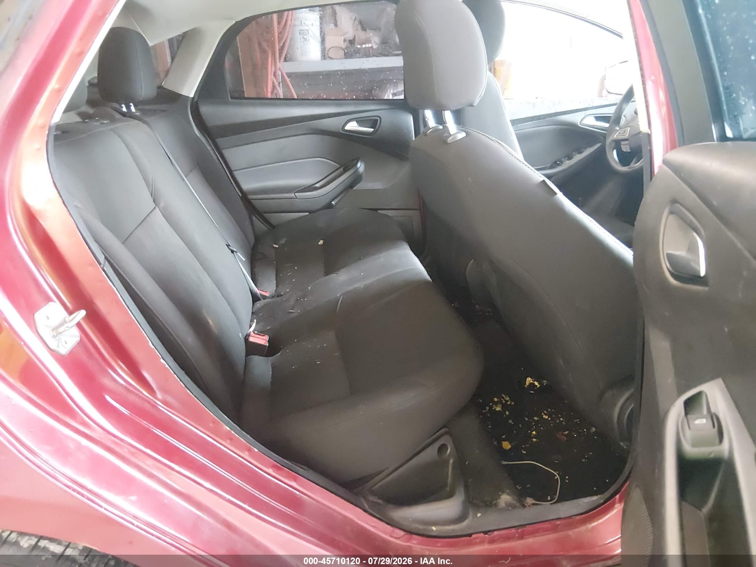 2015 Ford Focus Se Red vin: 1FADP3F26FL372107