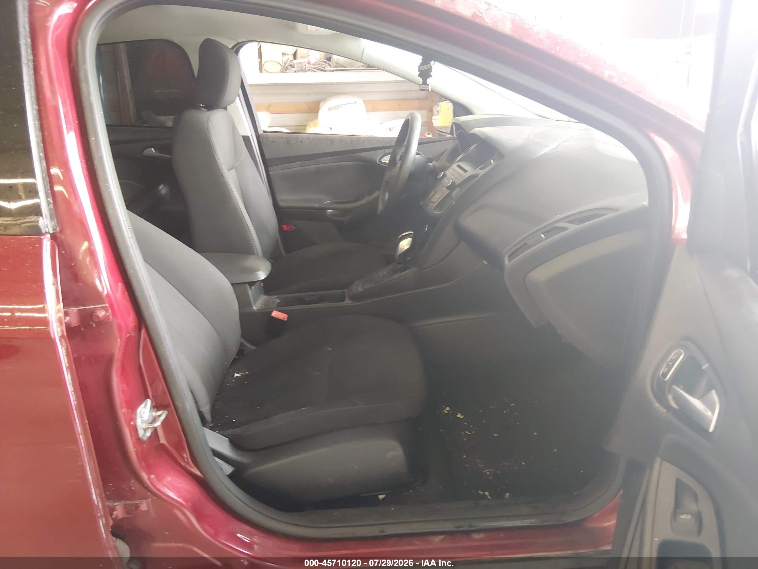 2015 Ford Focus Se Red vin: 1FADP3F26FL372107