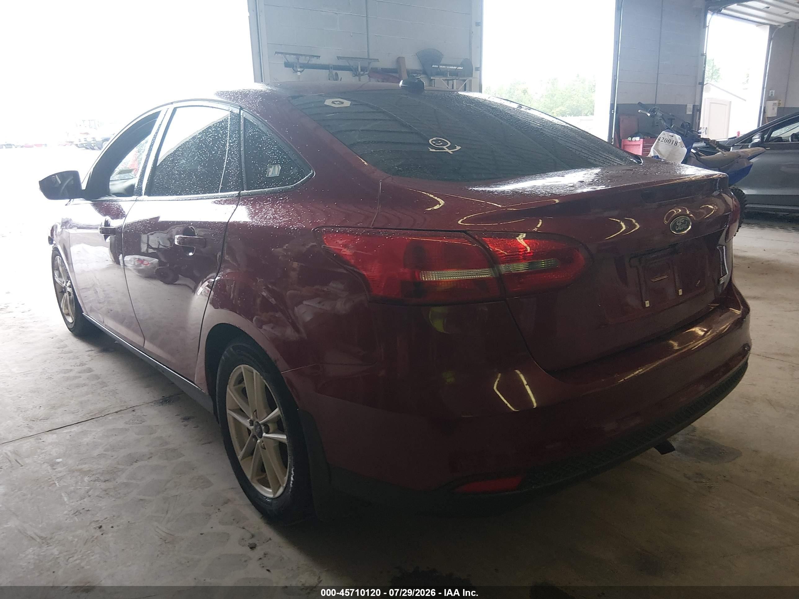 2015 Ford Focus Se Red vin: 1FADP3F26FL372107