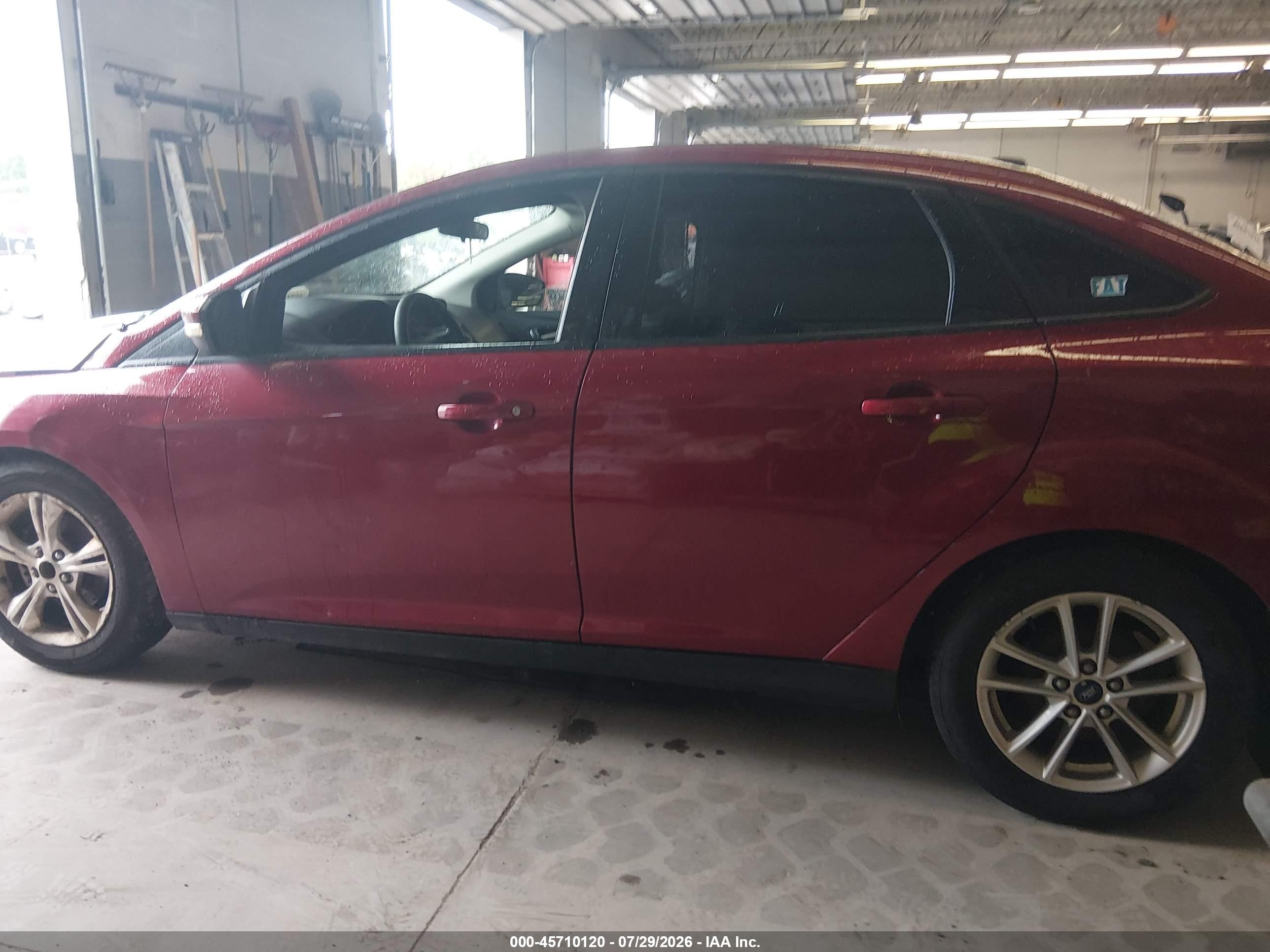 2015 Ford Focus Se Red vin: 1FADP3F26FL372107