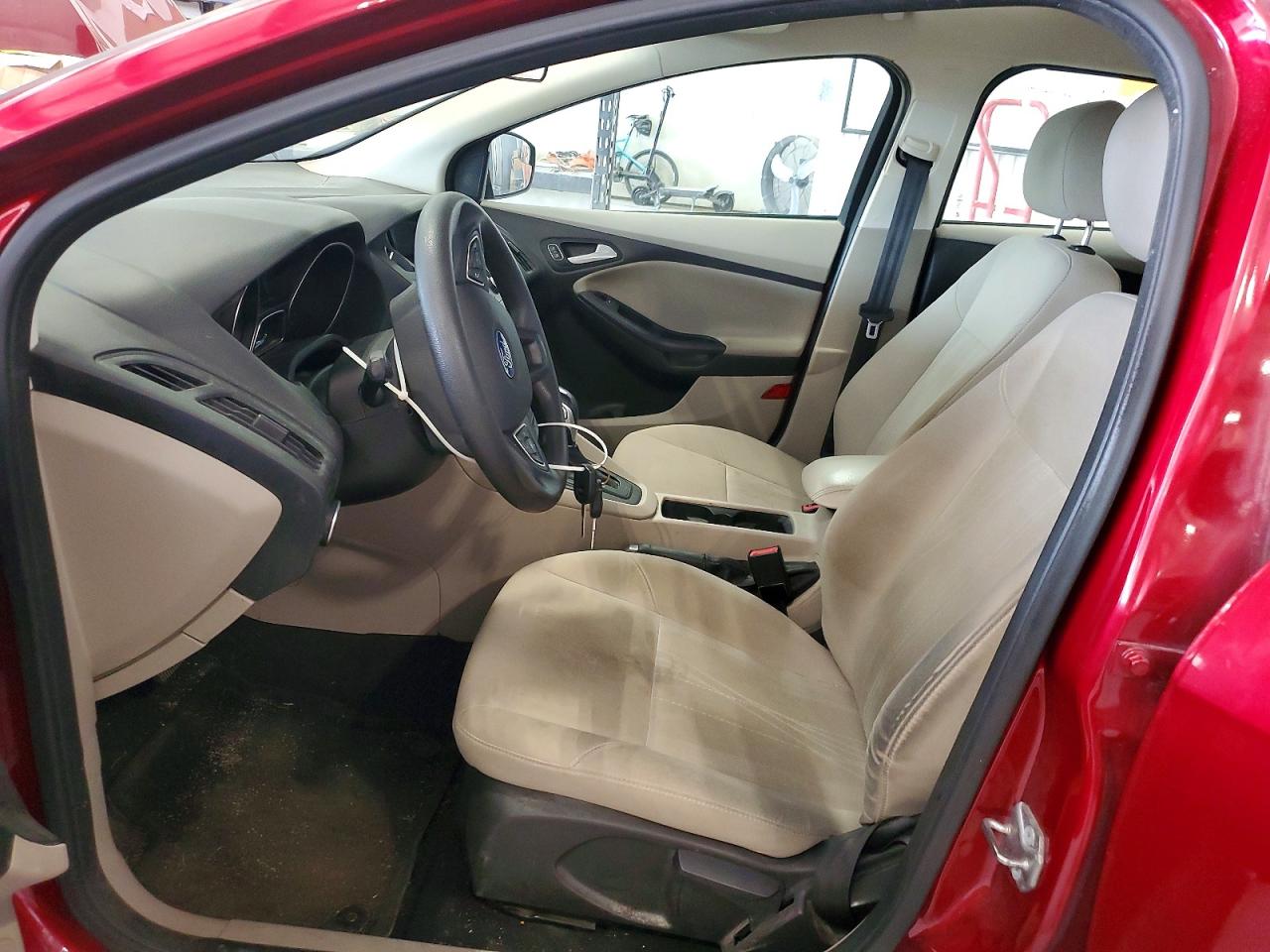 2015 Ford Focus Se Red vin: 1FADP3F26FL374875