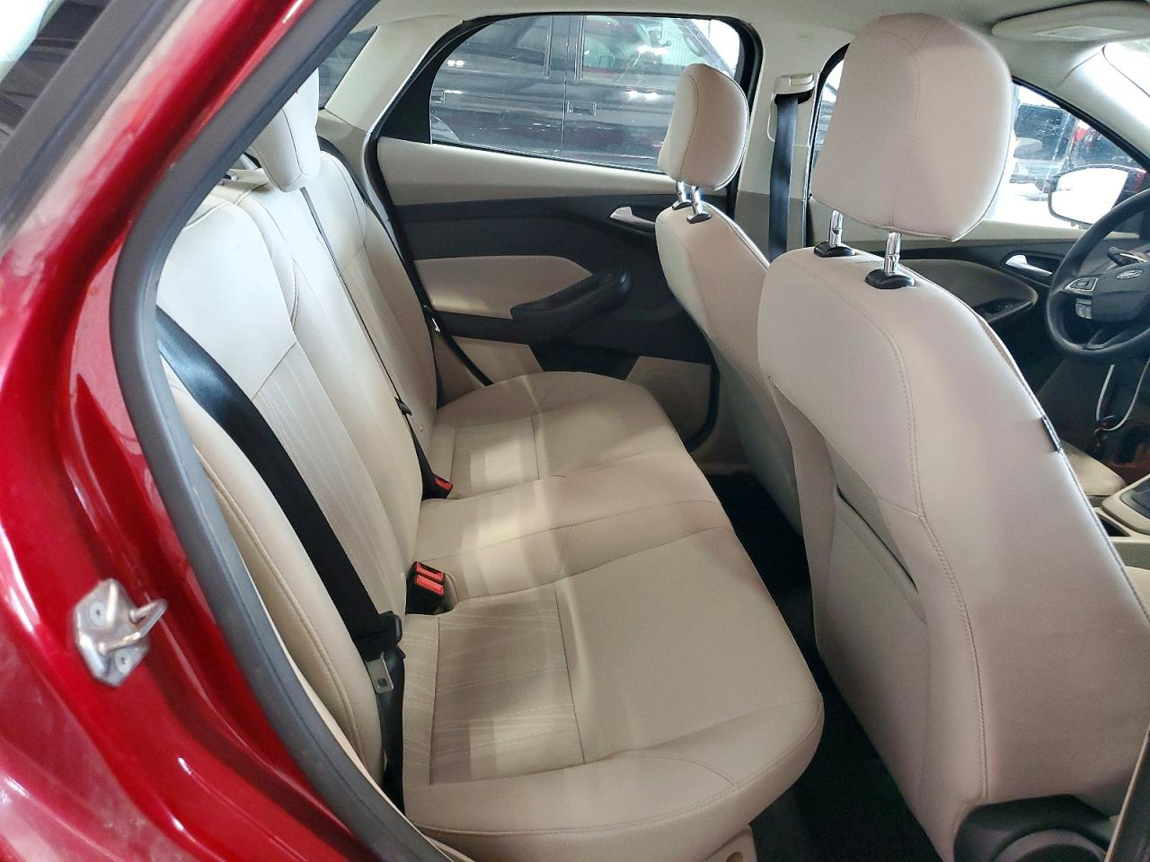 2015 Ford Focus Se Red vin: 1FADP3F26FL374875