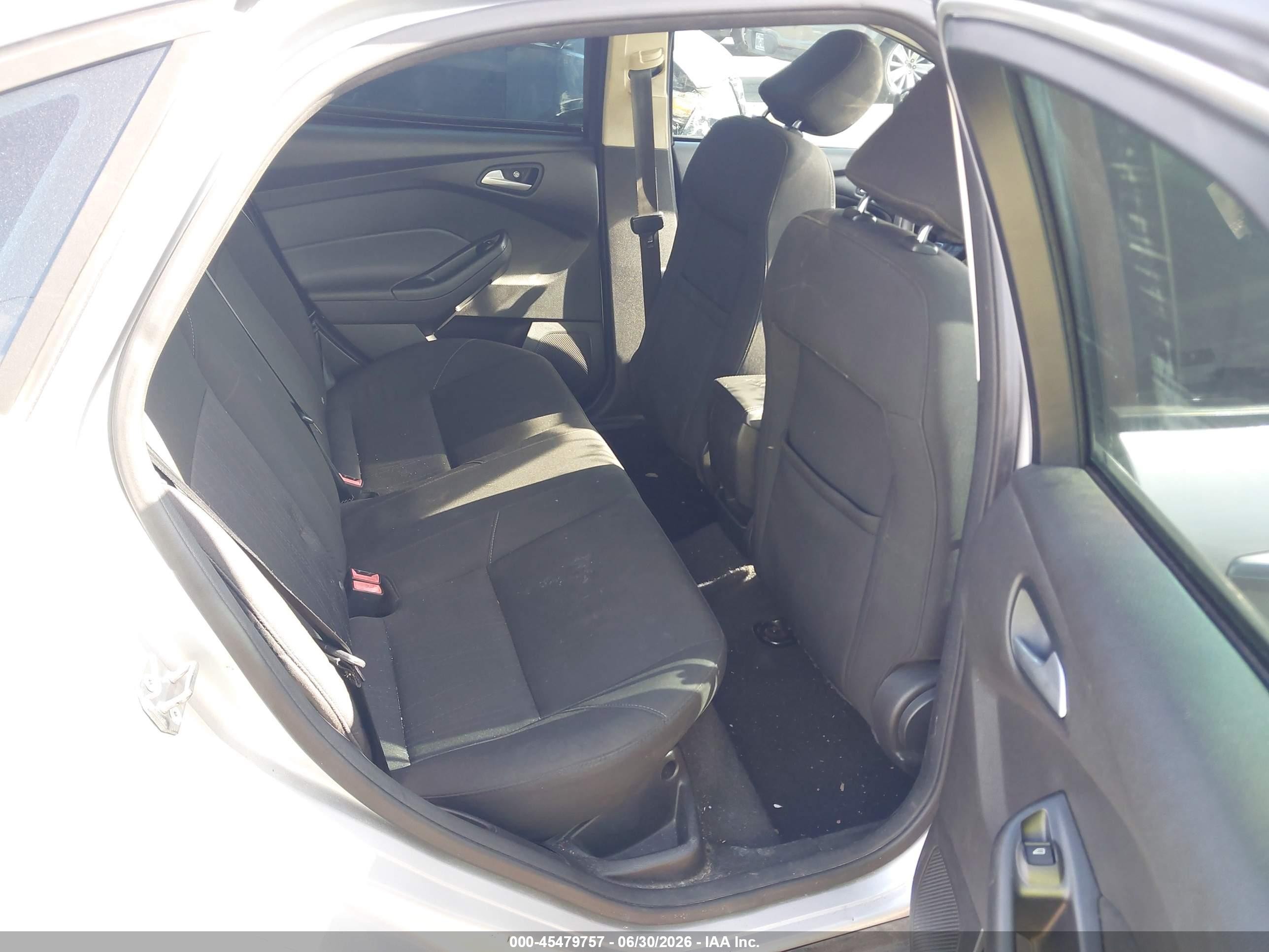 2015 Ford Focus Se Silver vin: 1FADP3F26FL384564