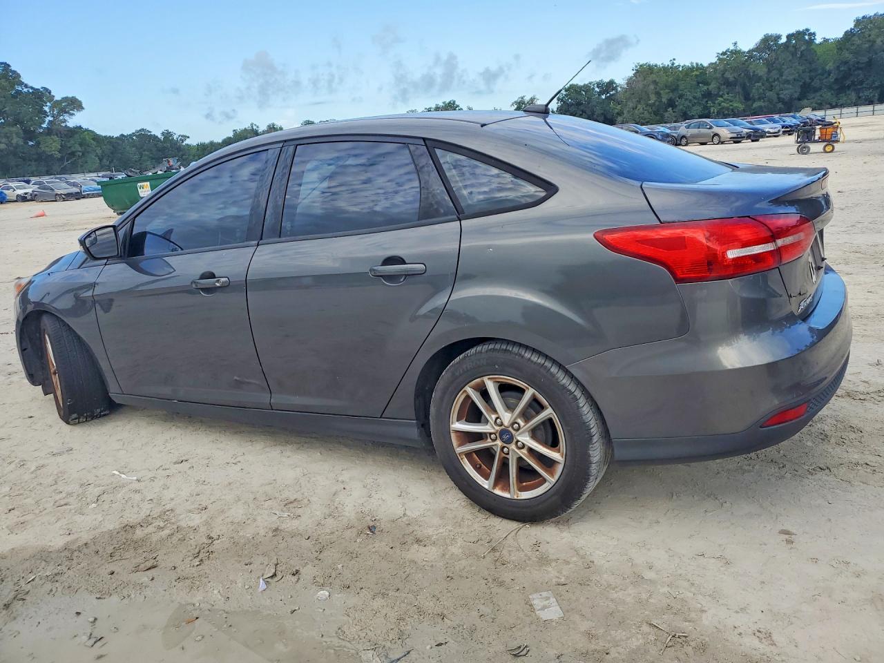 2016 Ford Focus Se Gray vin: 1FADP3F26GL242684